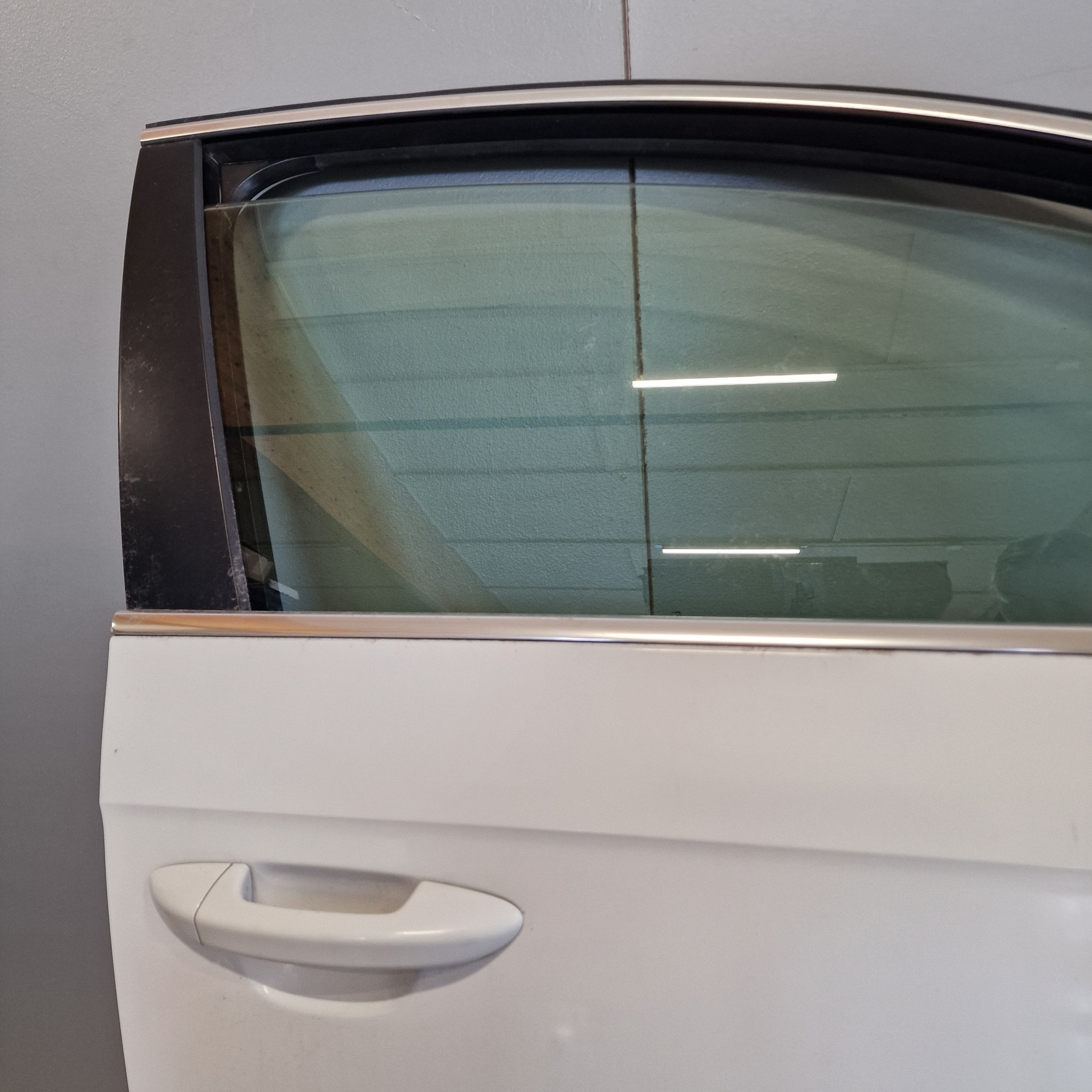 Etuovi, oikea Volkswagen Passat B7 Variant 365 1.6 TDI diesel 2011