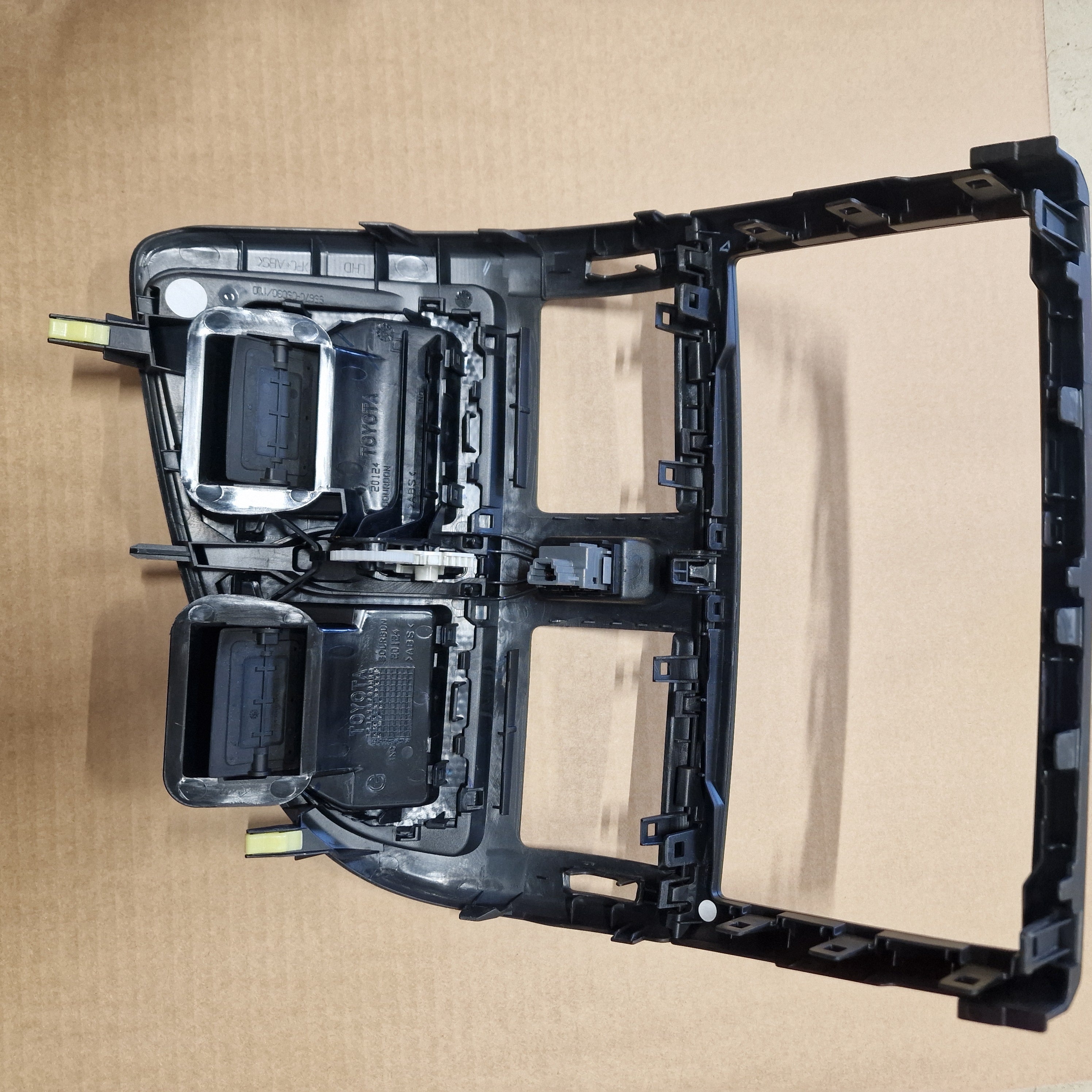 Kehys Toyota Avensis StW (T27) 1.8 farmari bensiini 2009, 55670-05090