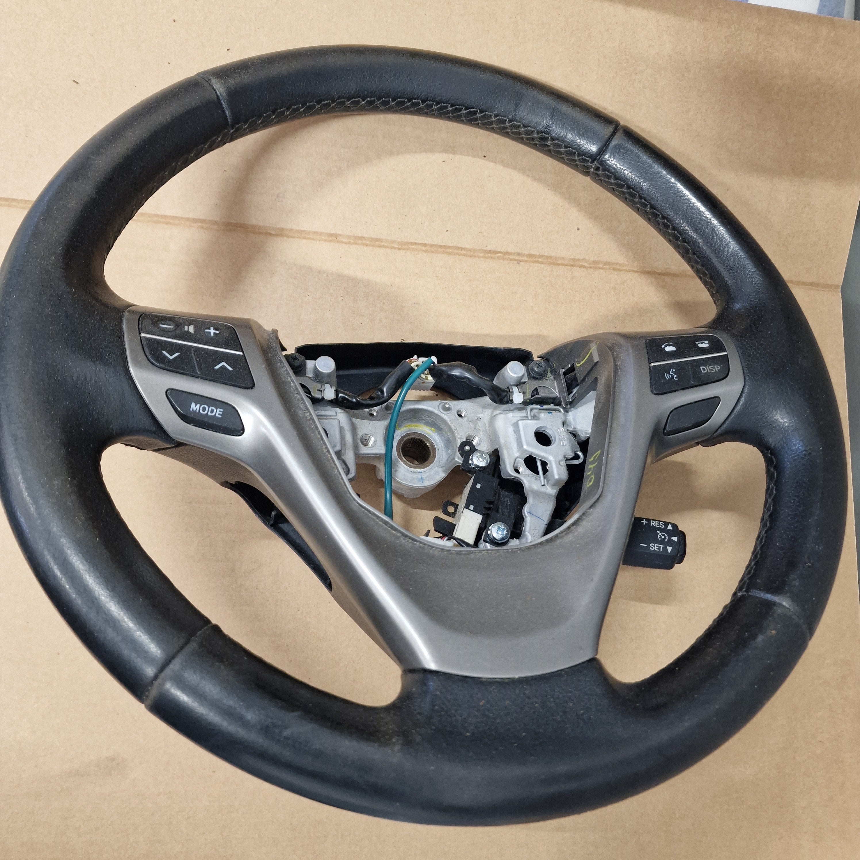 Ohjauspyörä Toyota Avensis StW (T27) 1.8 farmari bensiini 2009