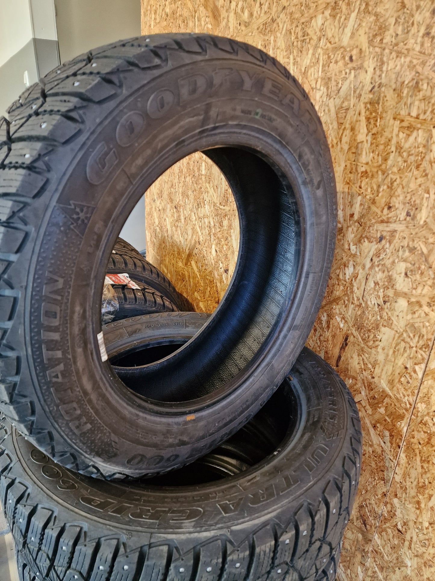 Goodyear Ultra Grip 185/ 65 R 15 88T Nastarengassarja KÄYTETTY