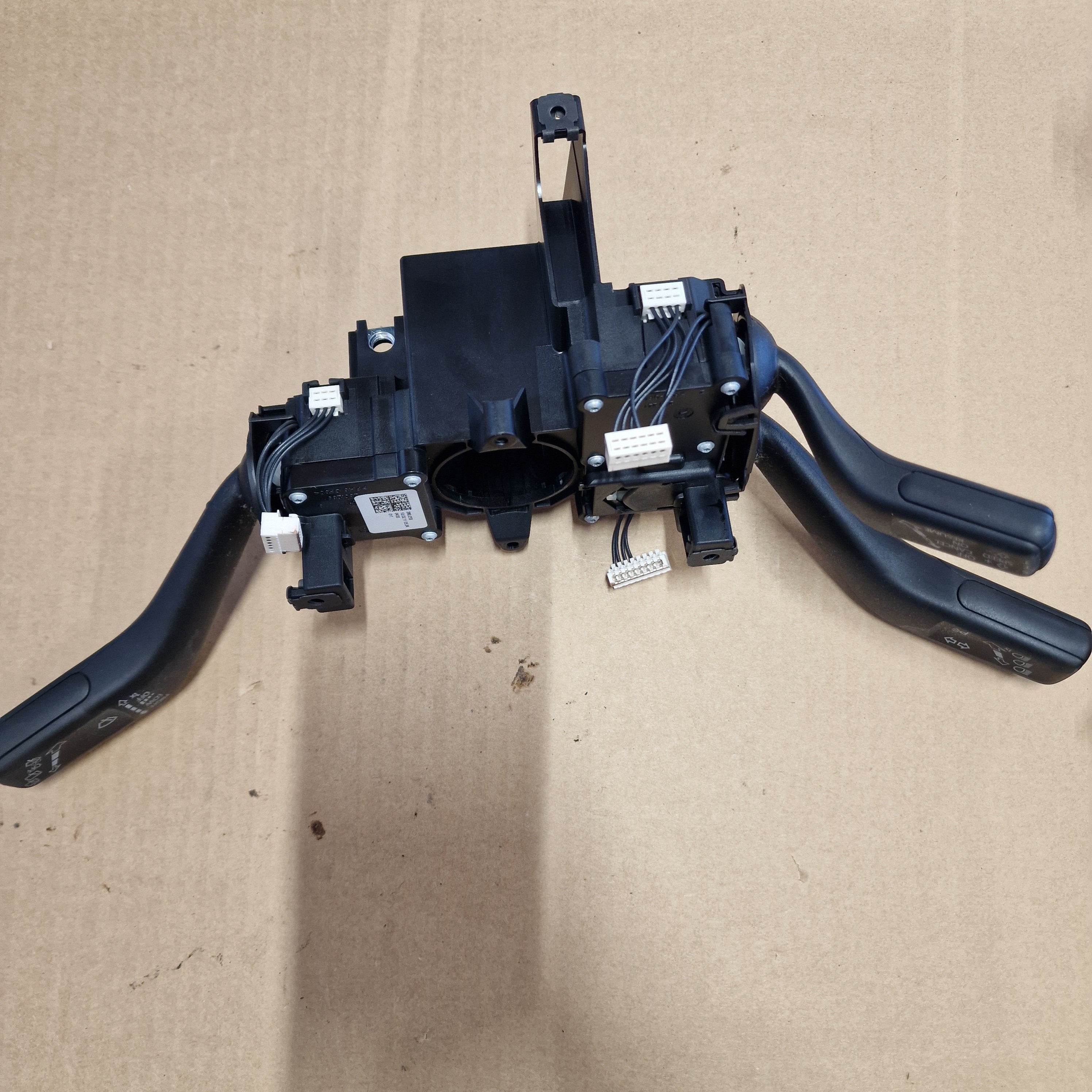 Monitoimivipu keskus, Volkswagen Passat B7 Variant 365 1.6 TDI diesel 2011, 3C0953502B, 3C9953501 BN