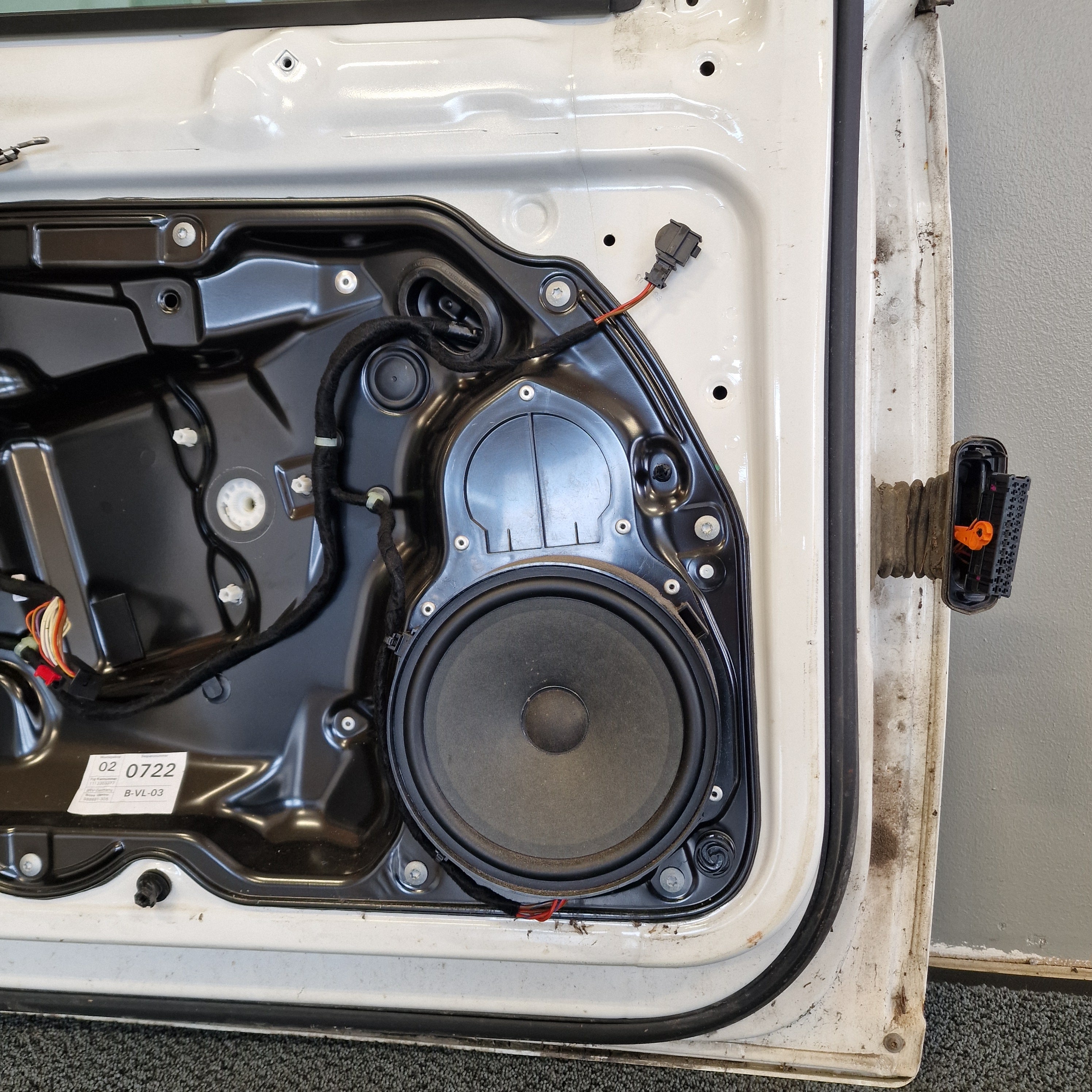 Etuovi, vasen Volkswagen Passat B7 Variant 365 1.6 TDI diesel 2011