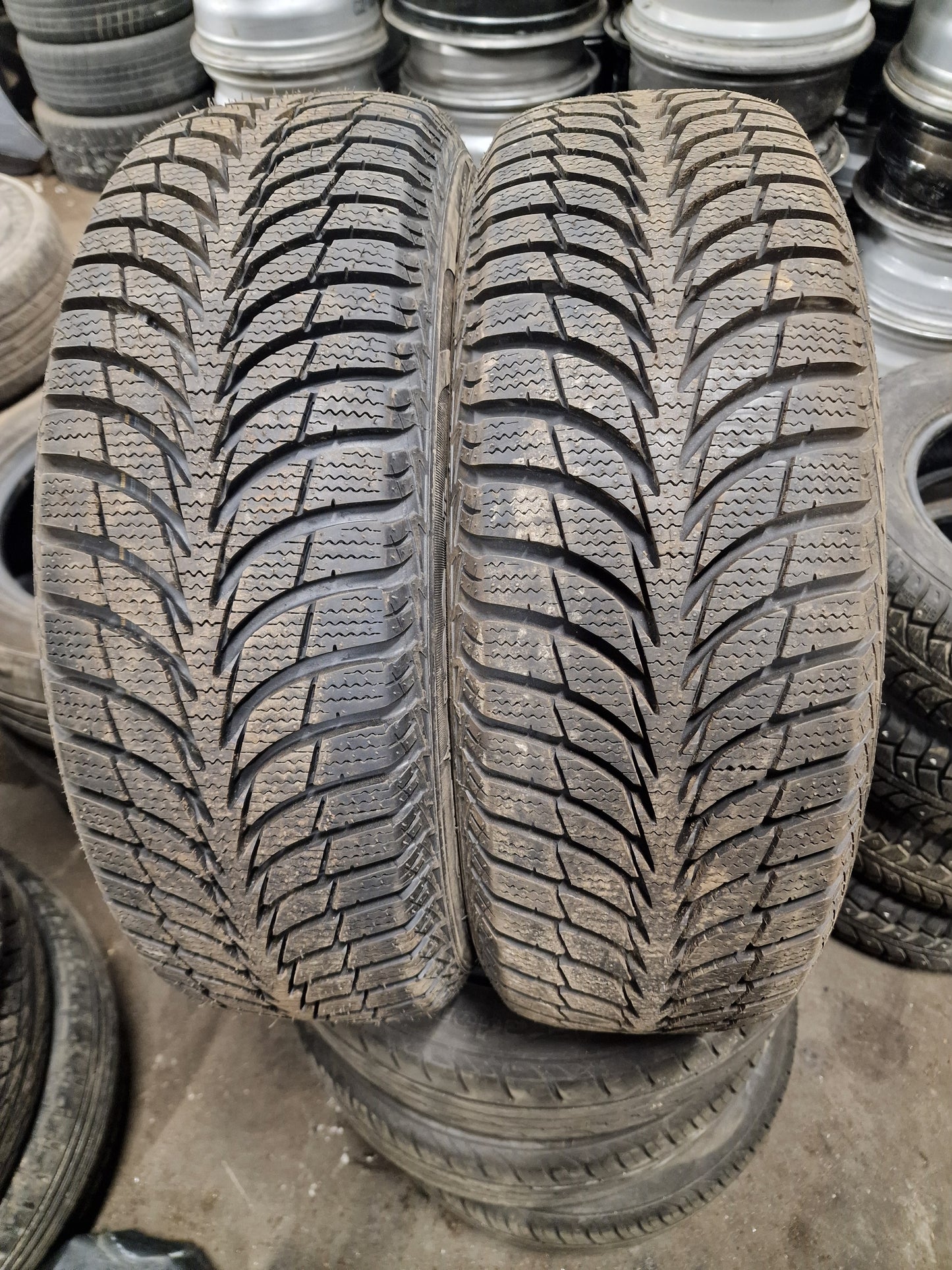 Kitkarenkaat 2 KPL Goodyear ultragrip ice + 195/65 R15 KÄYTETYT