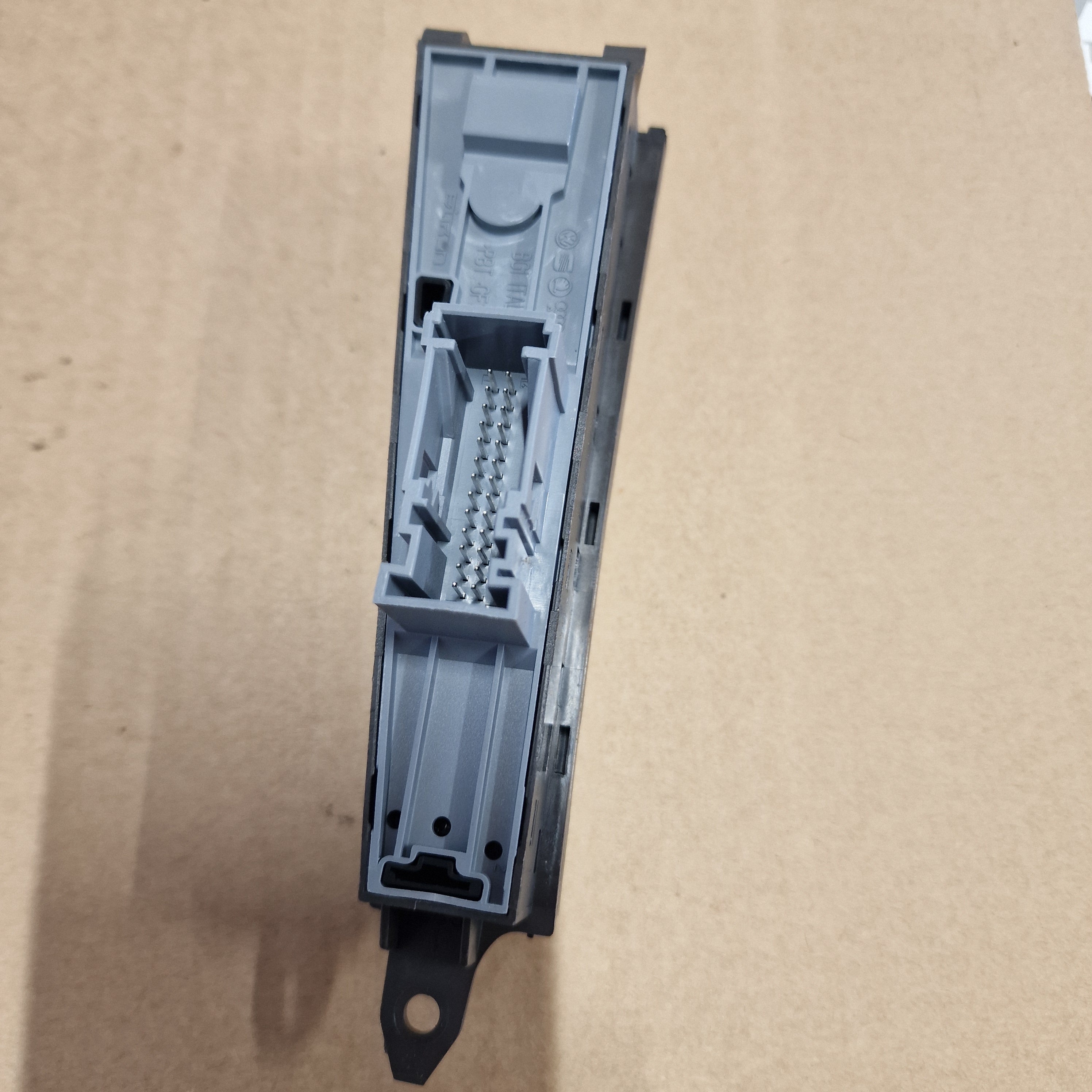 Katkaisija, start/stop, rengaspaine, Volkswagen Passat B7 Variant 365 1.6 TDI diesel 2011, 3AB927238Q-0531-07S