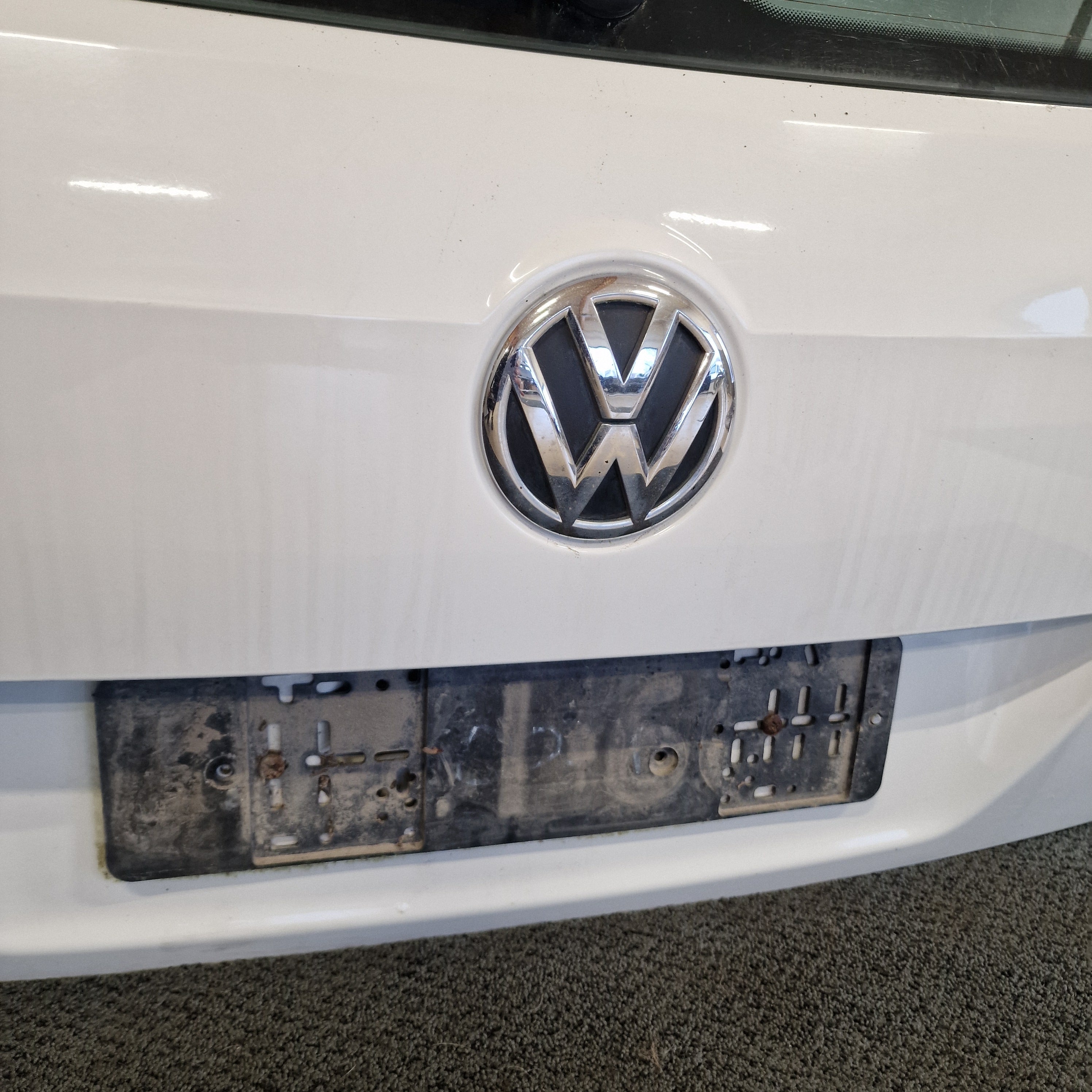 Takaluukku / Takakansi Volkswagen Passat B7 Variant 365 1.6 TDI diesel 2011