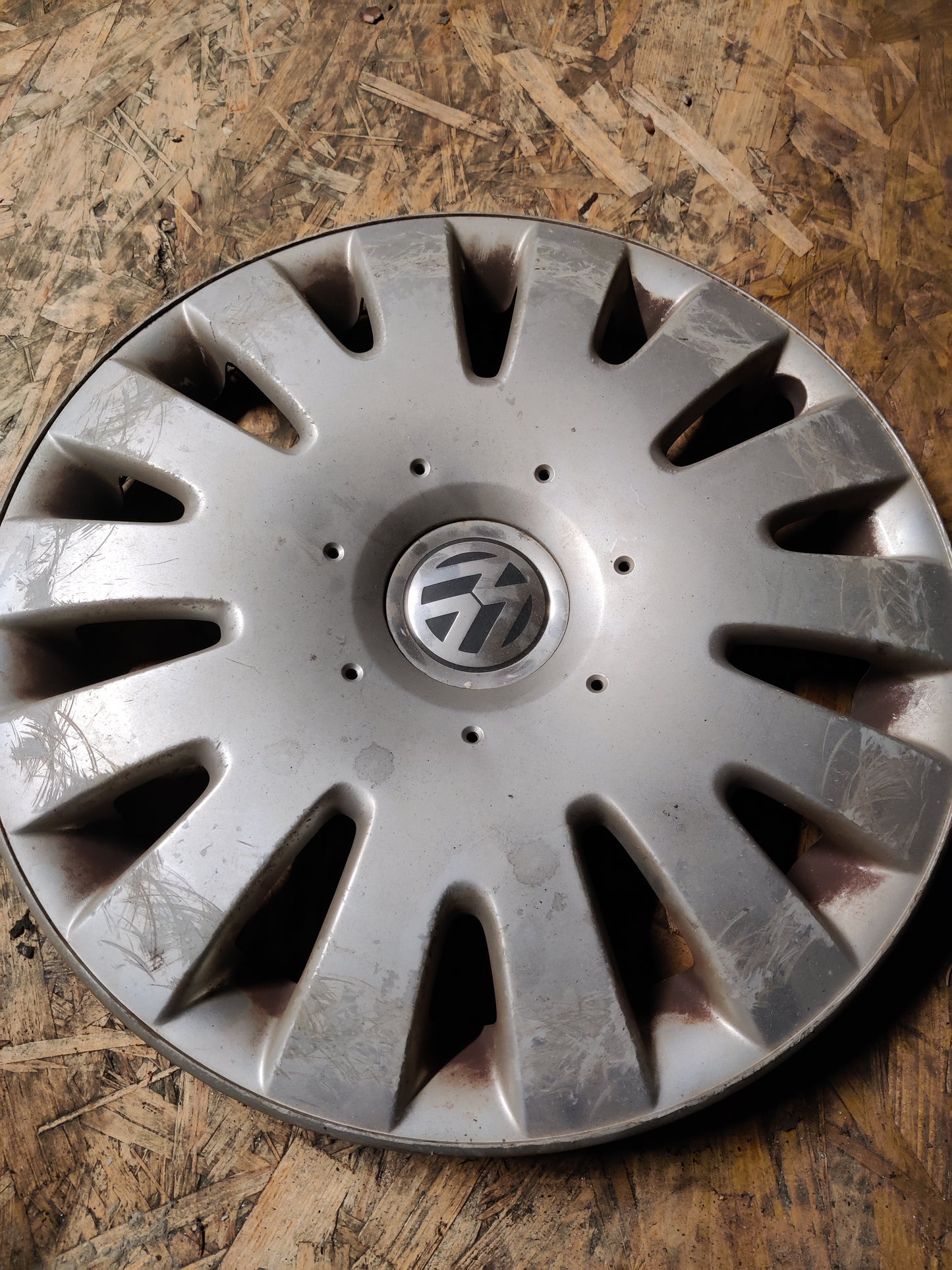 Pölykapseli 1 kpl 16" VW TOURAN (2003-2010) 1K0601147G