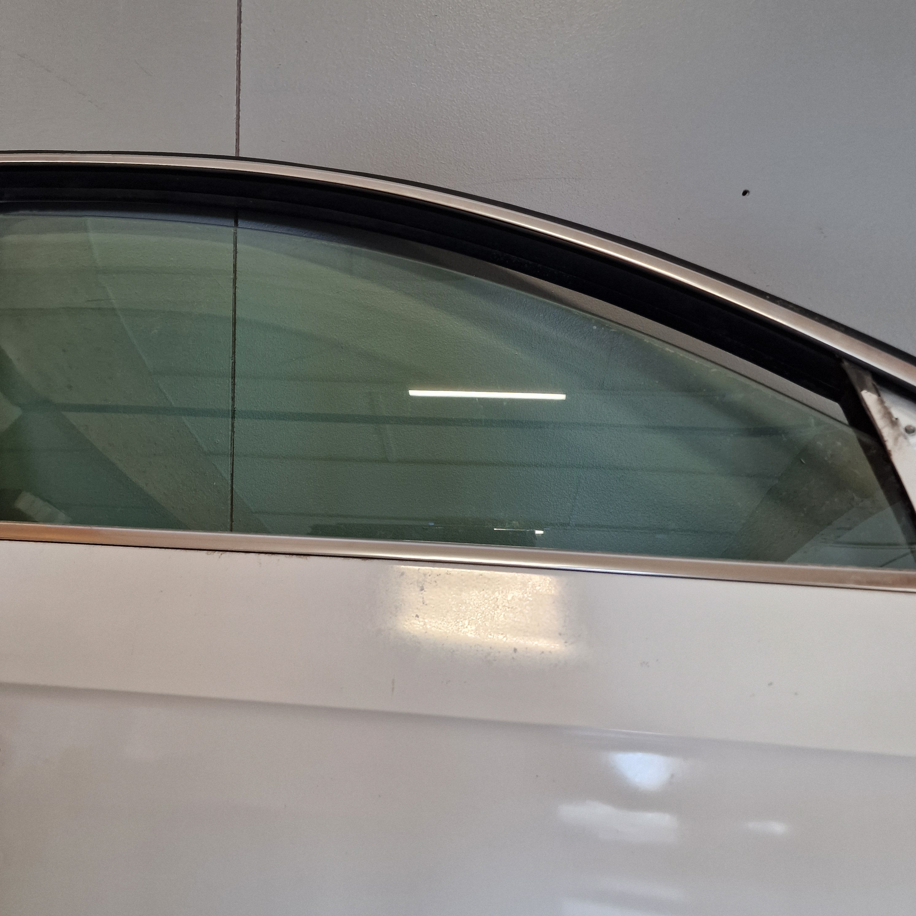 Etuovi, oikea Volkswagen Passat B7 Variant 365 1.6 TDI diesel 2011