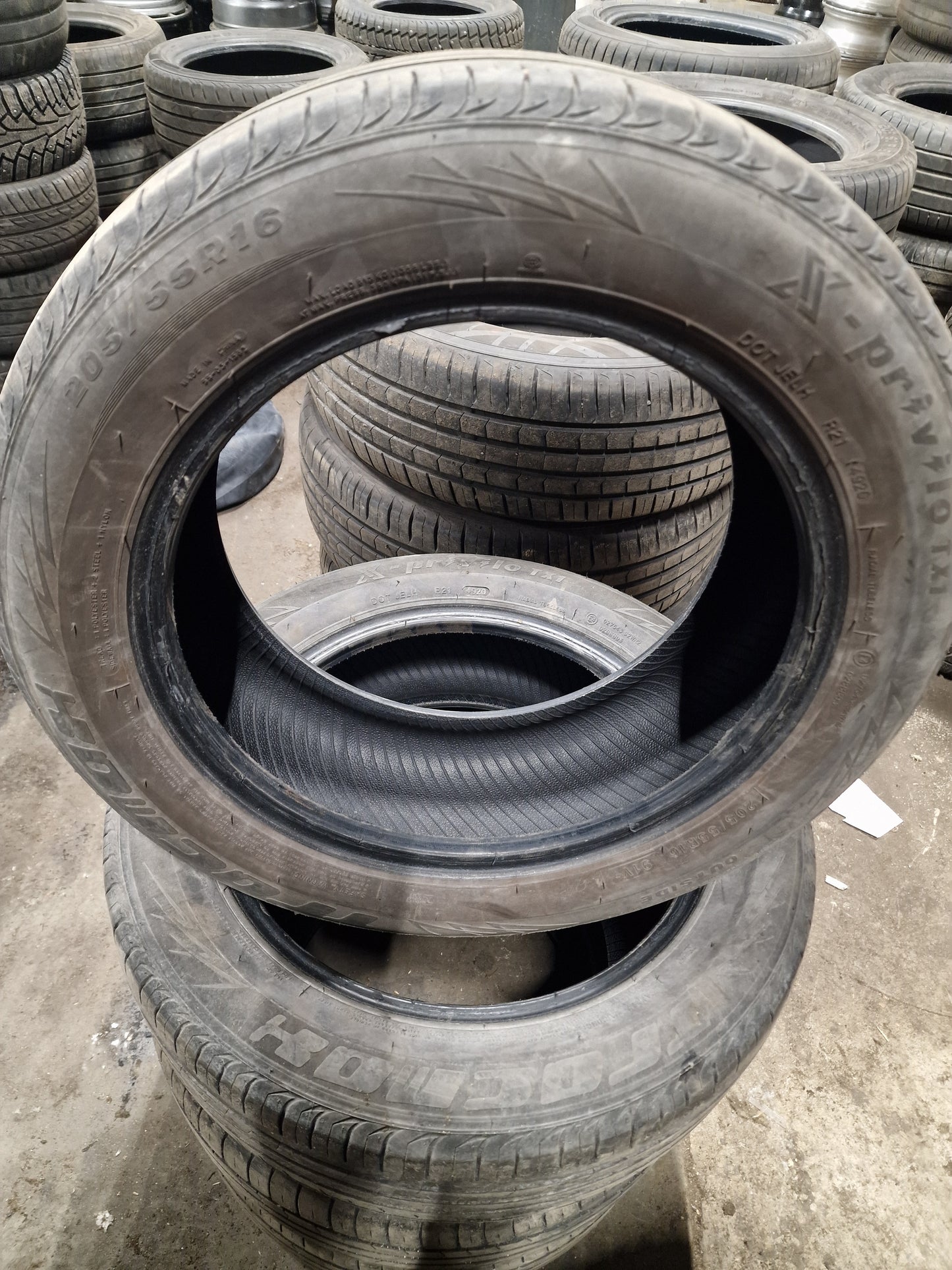 Kesärengassarja Tracmax X-privilo TX1 205/55 R16 KÄYTETYT