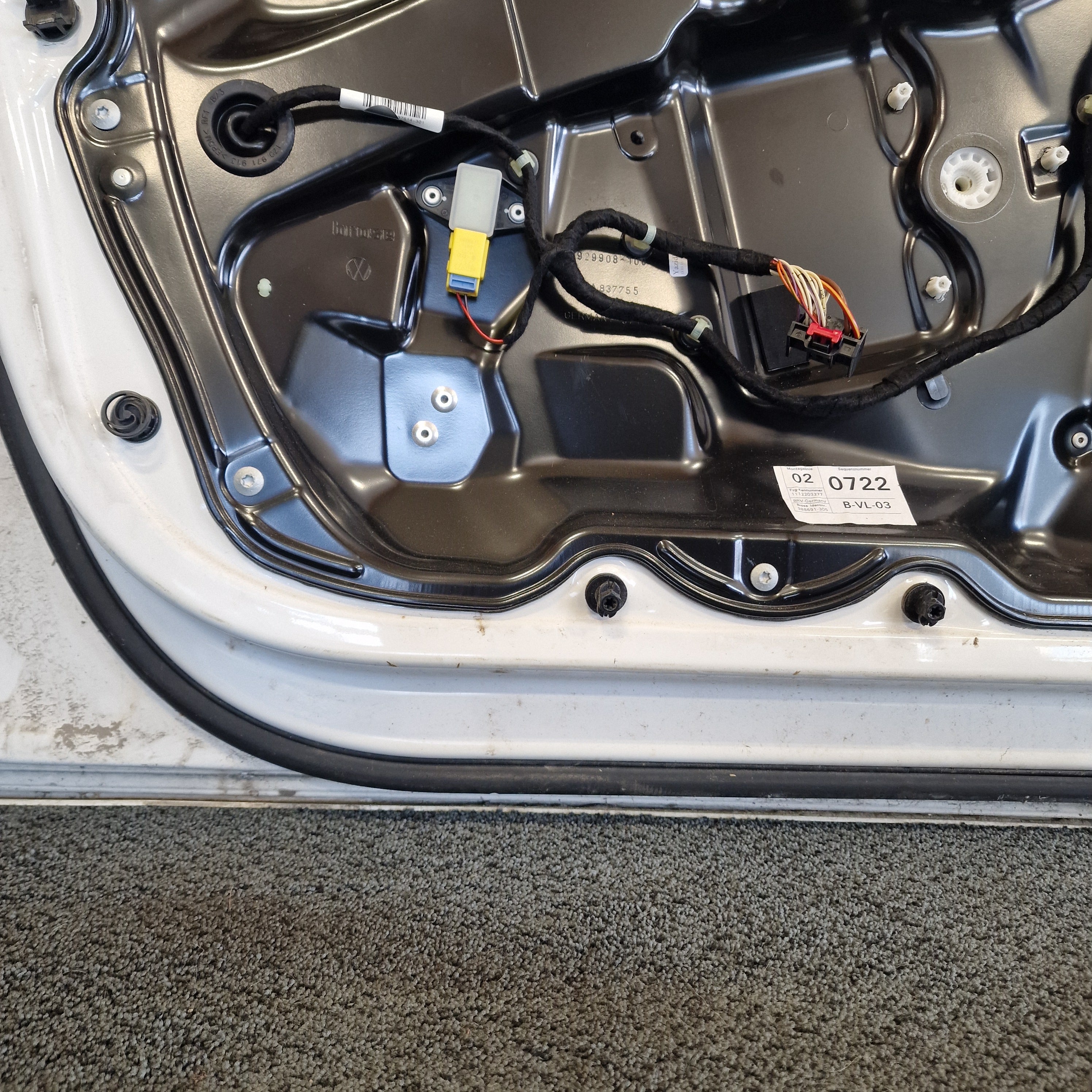 Etuovi, vasen Volkswagen Passat B7 Variant 365 1.6 TDI diesel 2011