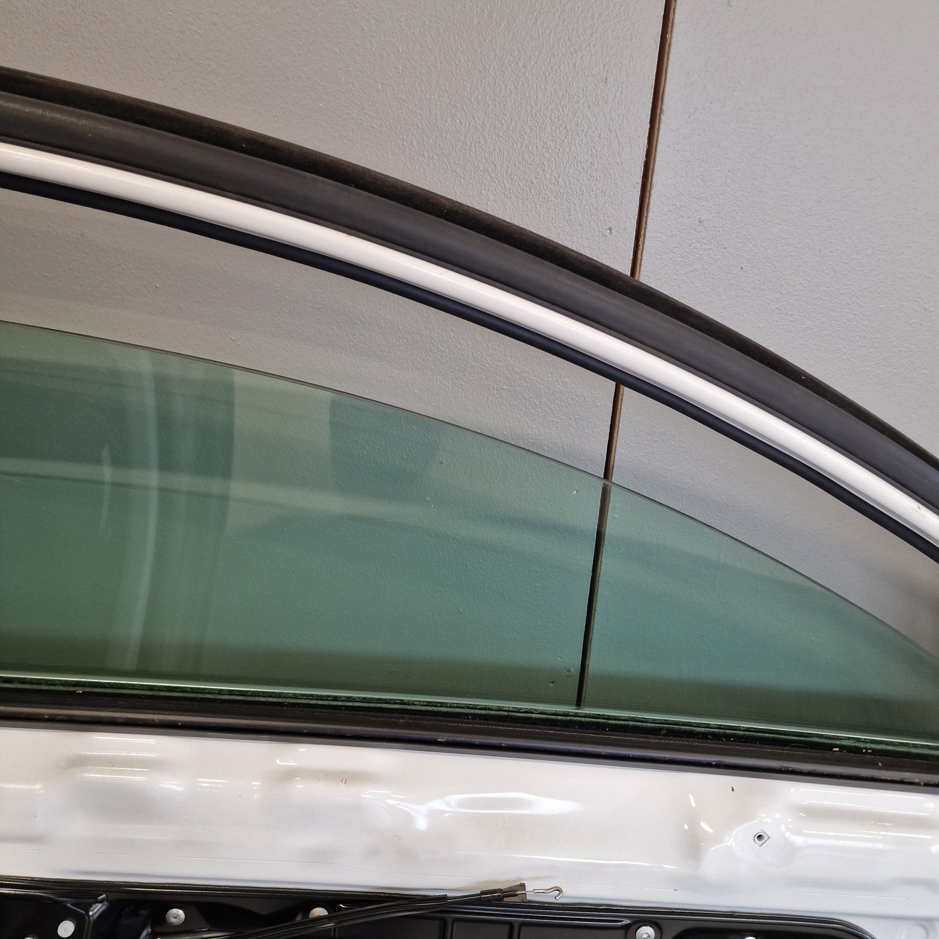 Etuovi, vasen Volkswagen Passat B7 Variant 365 1.6 TDI diesel 2011