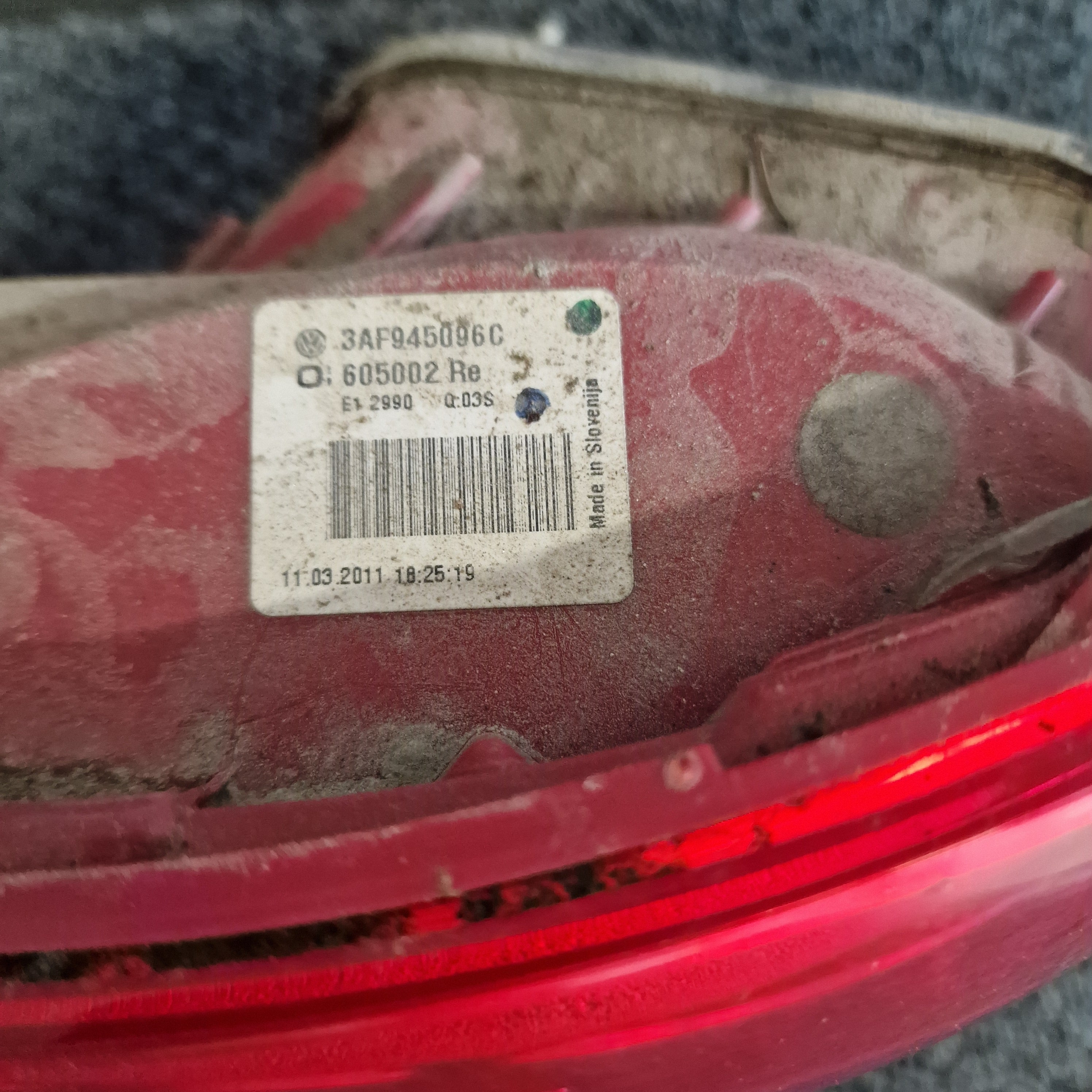 Takavalo oikea Volkswagen Passat B7 Variant 365 1.6 TDI diesel 2011, 3AF945096C
