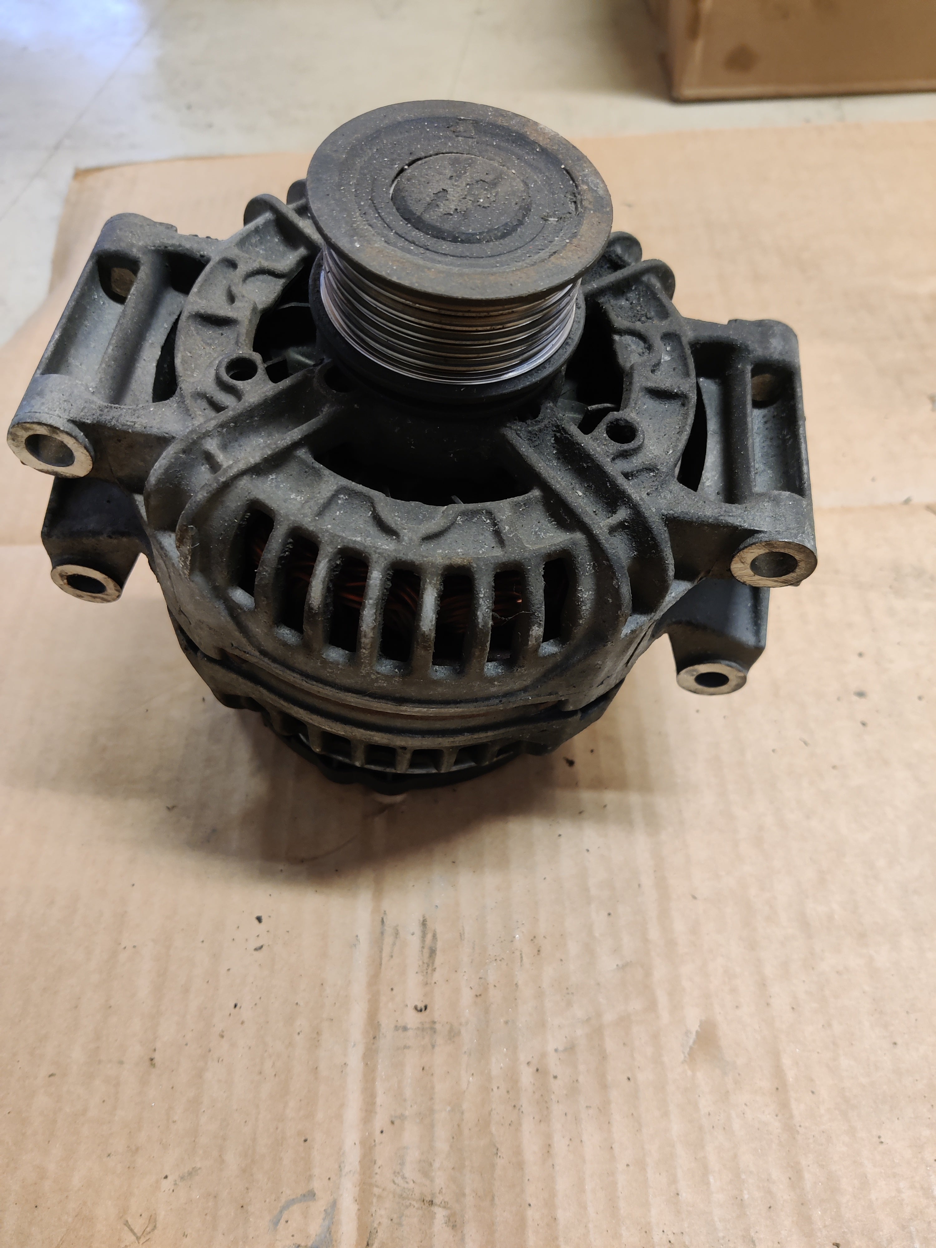Laturi Bosch Audi A4 B7 Avant 2.0 2007 06B903016AB