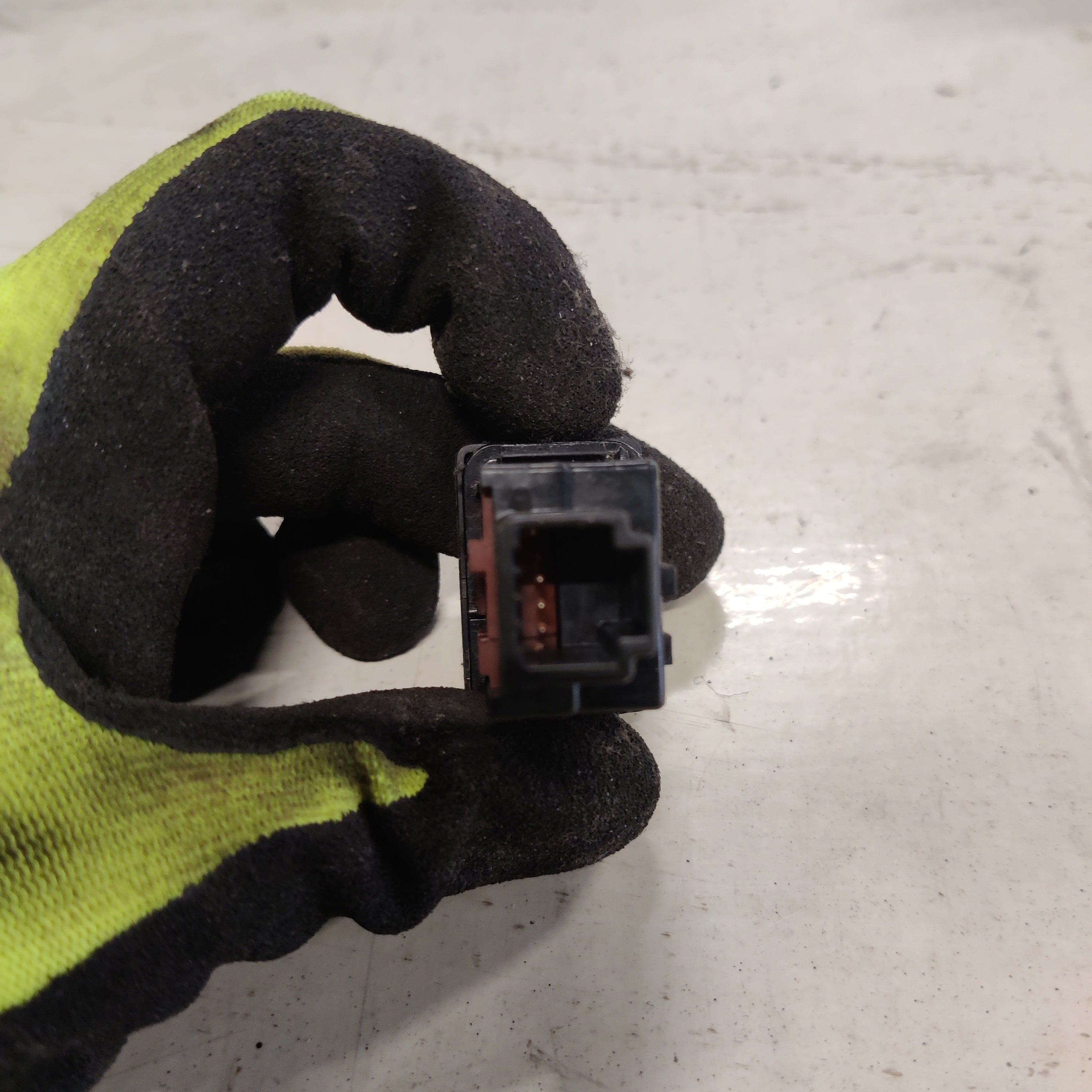 Ajovalojen pesijän katkaisin Toyota RAV 4 III 2.0 4WD 2006, 15A975