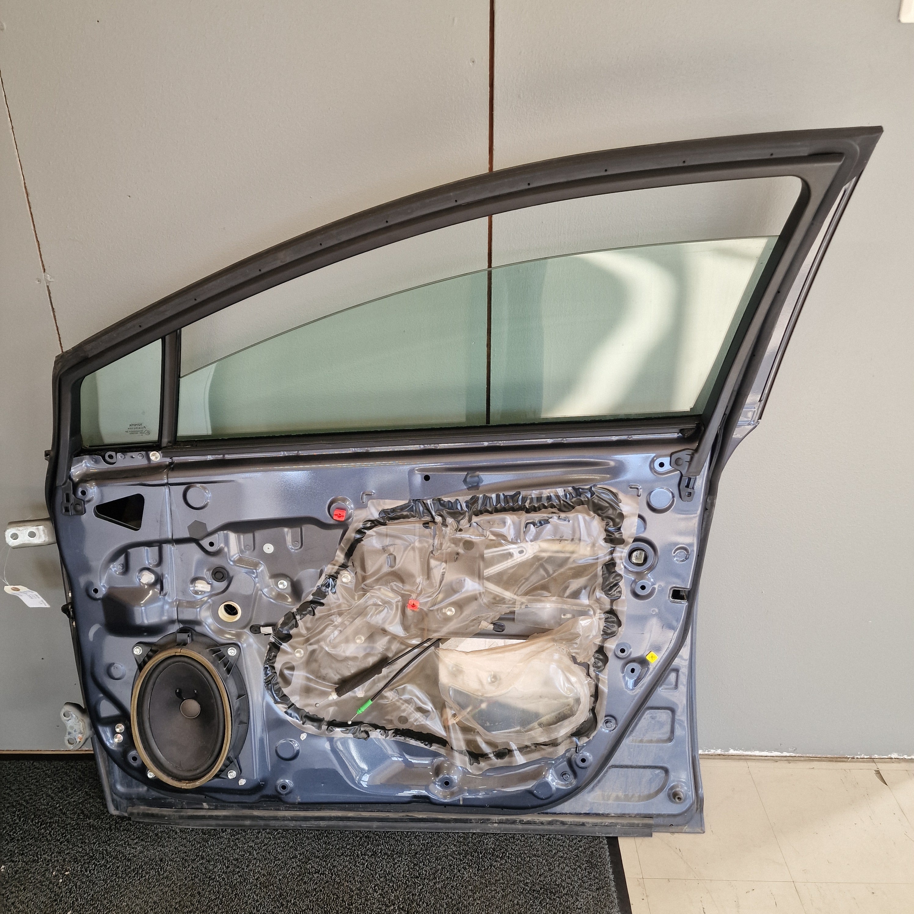 Etuovi oikea Toyota Avensis StW (T27) 1.8 farmari bensiini 2009