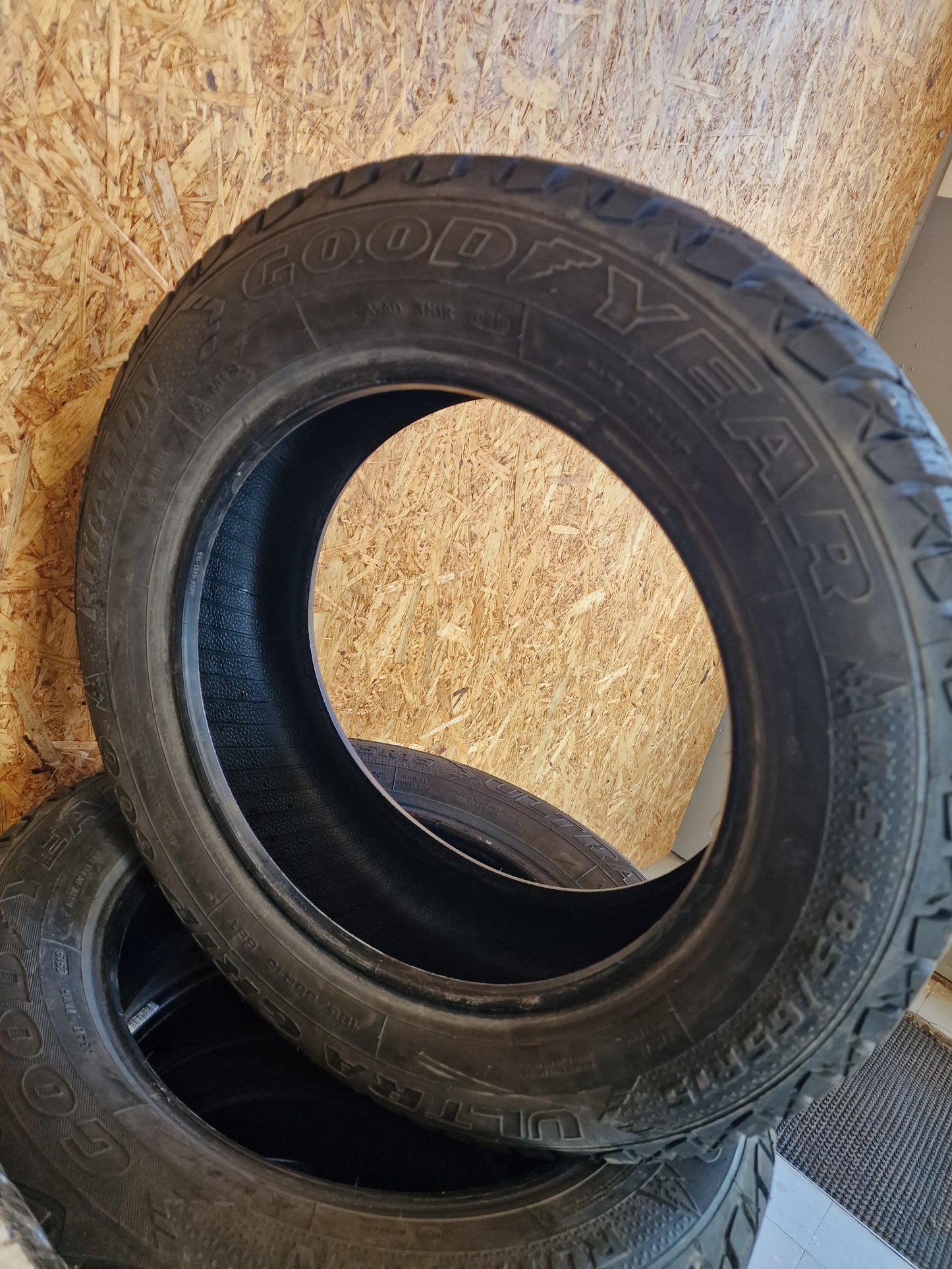 Goodyear Ultra Grip 185/ 65 R 15 88T Nastarengassarja KÄYTETTY