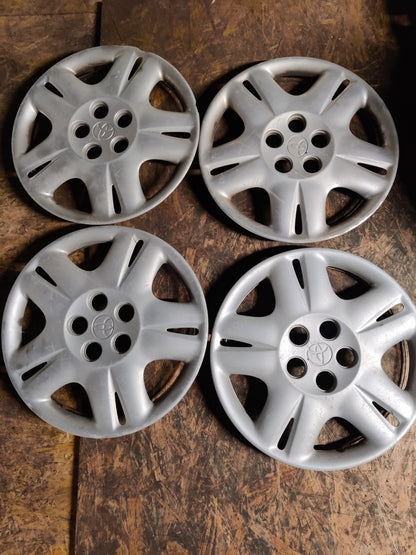 Pölykapselisarja 15" Toyota Avensis 1998-2002, 42602-05061