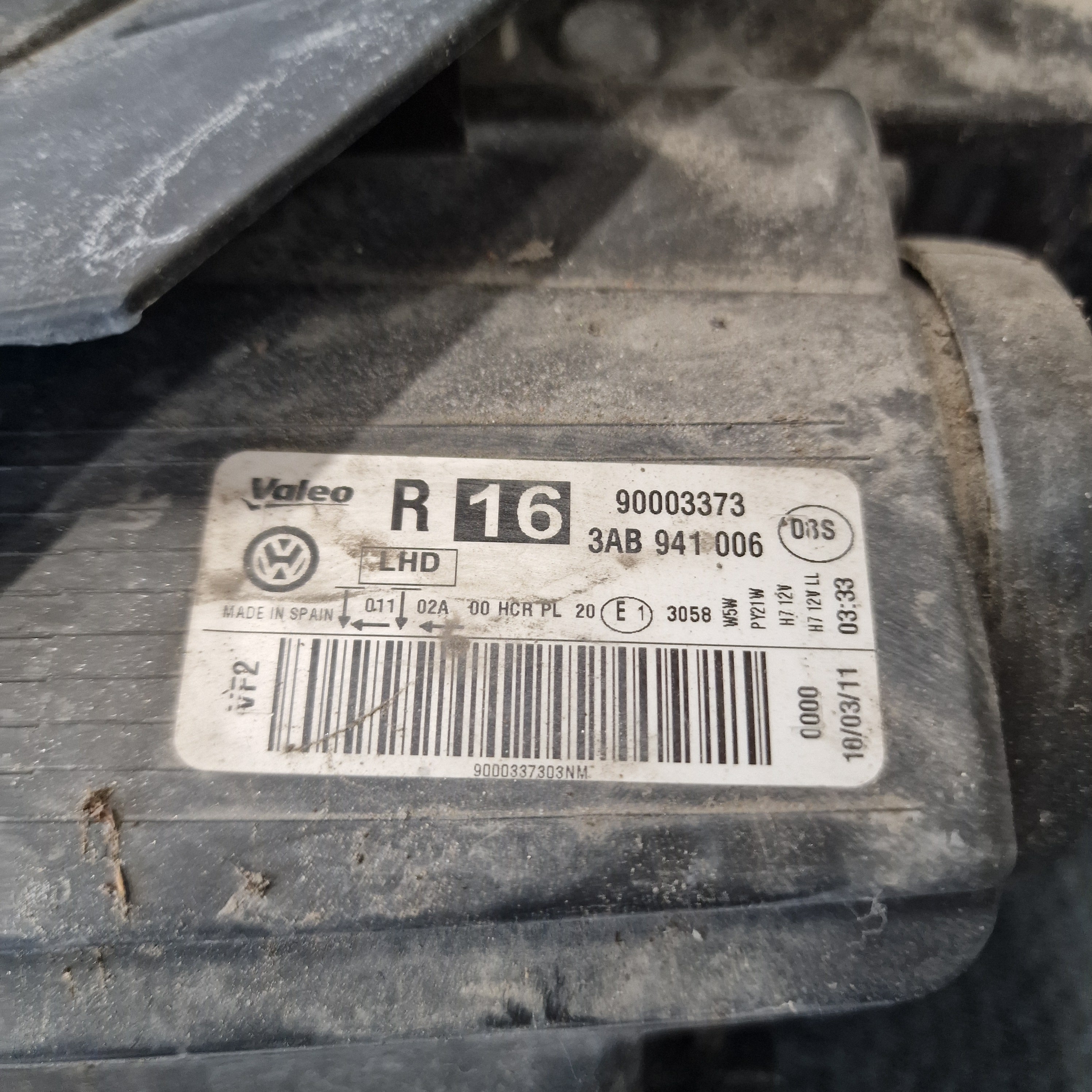 Ajovalo oikea Volkswagen Passat B7 Variant 365 1.6 TDI diesel 2011 3AB941006