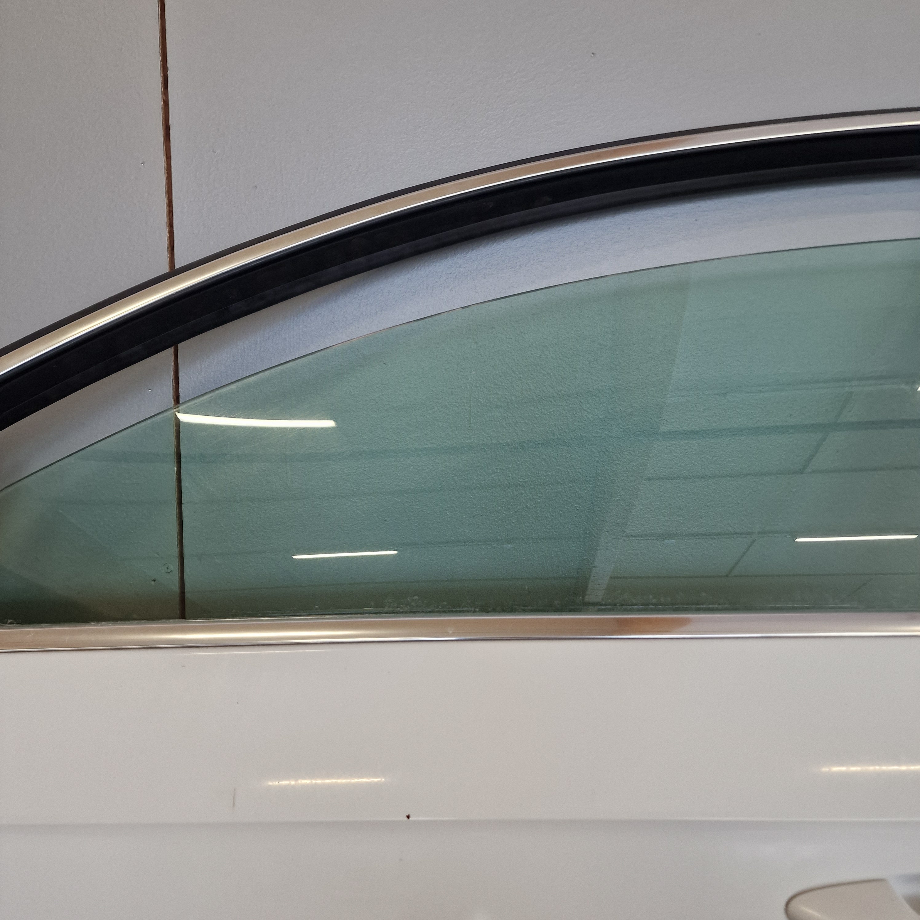 Etuovi, vasen Volkswagen Passat B7 Variant 365 1.6 TDI diesel 2011