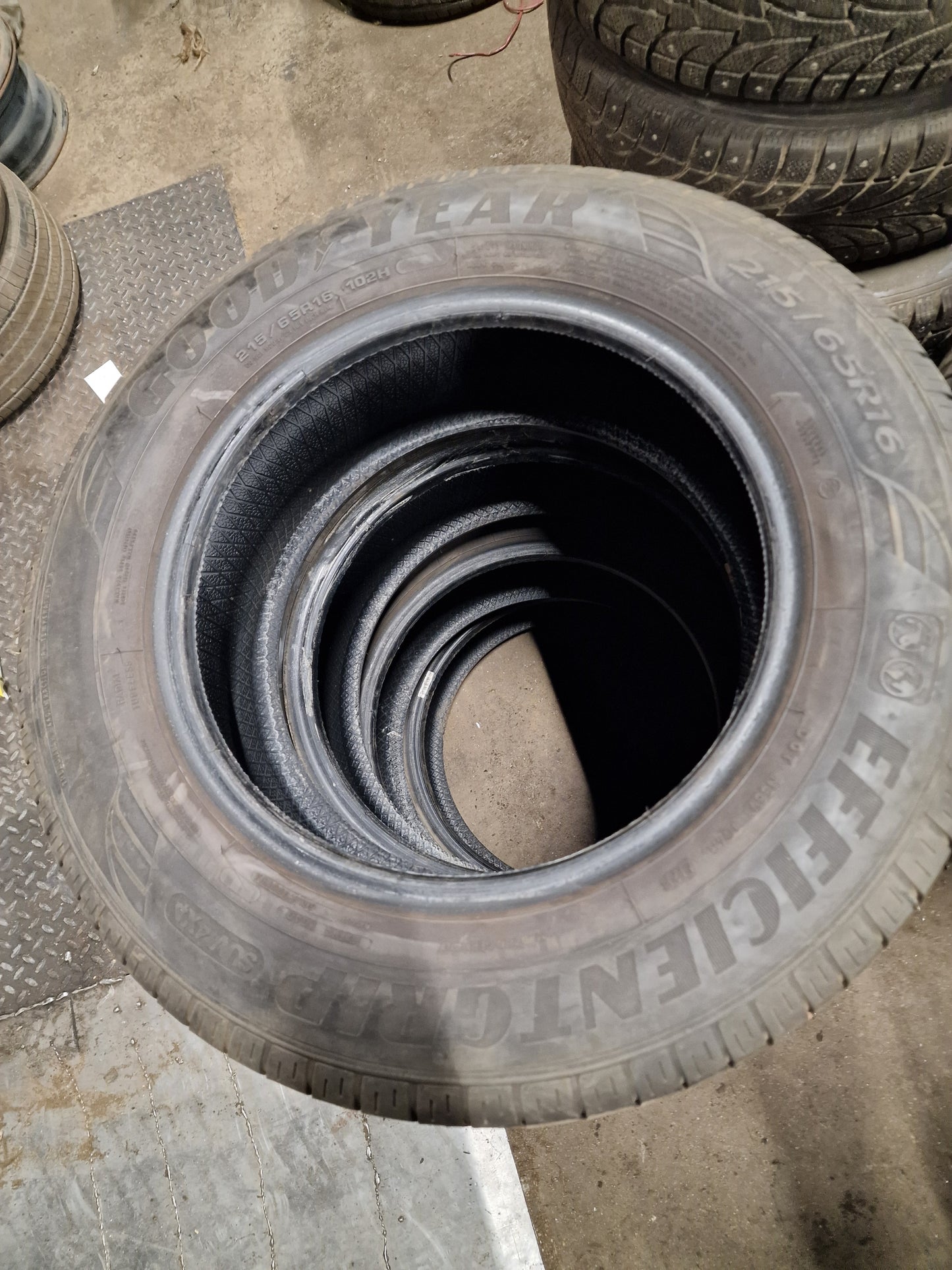 Kesärengassarja Goodyear efficiengrip SUV 4x4 215/65 R16 KÄYTETYT