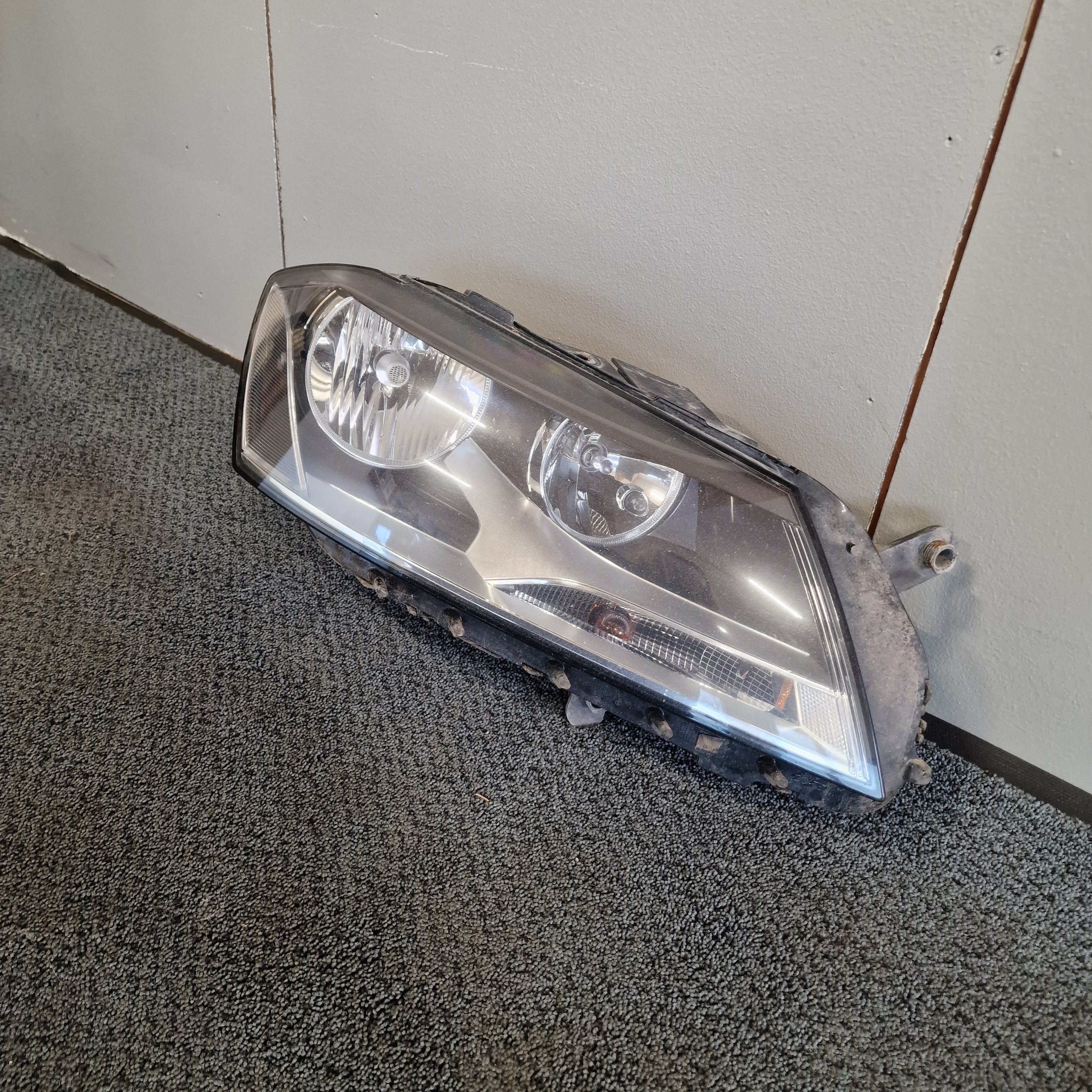 Ajovalo oikea Volkswagen Passat B7 Variant 365 1.6 TDI diesel 2011 3AB941006