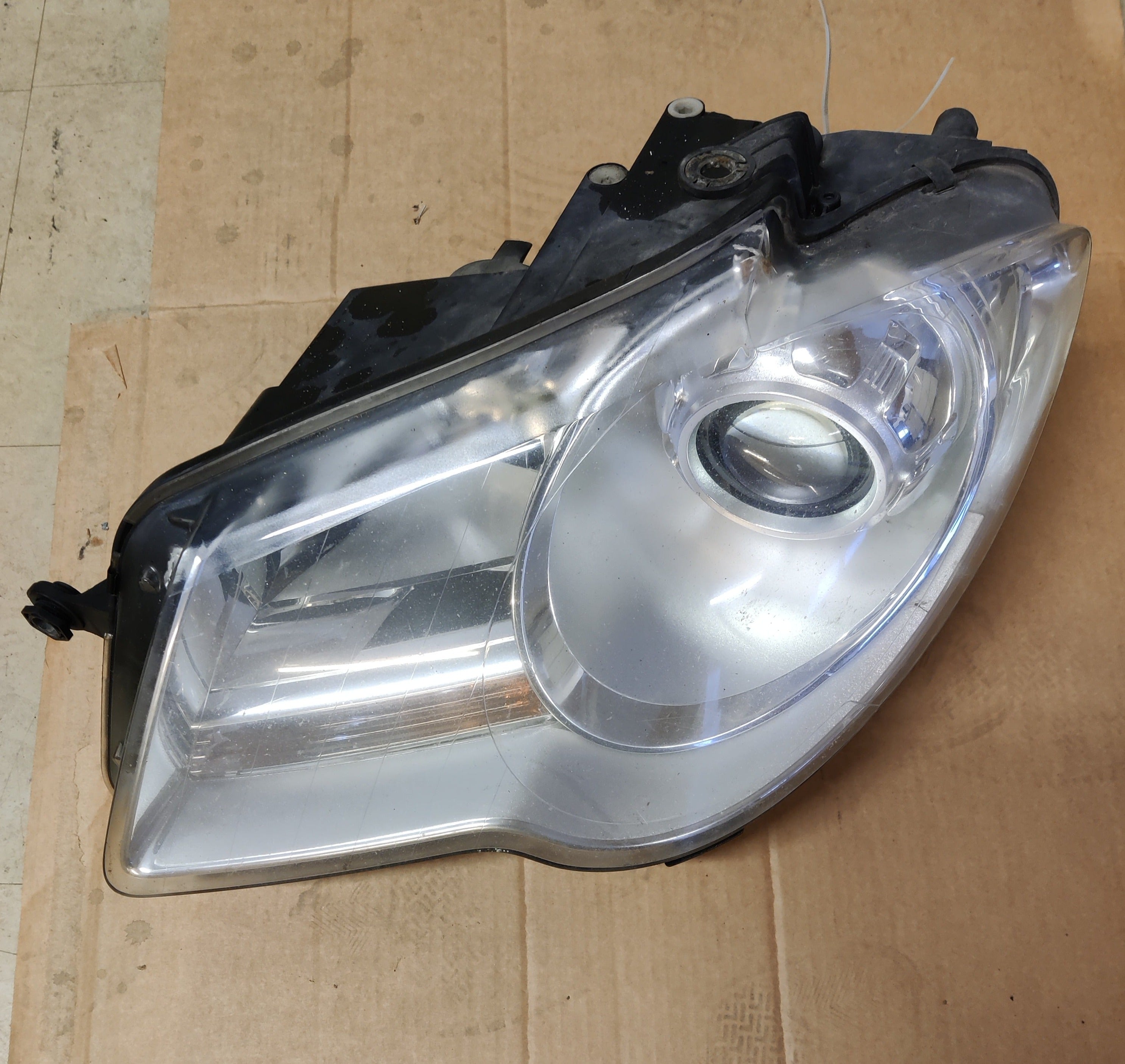 Ajovalo vasen Volkswagen Touran 1.9 TDI 2009 Diesel 0301233201