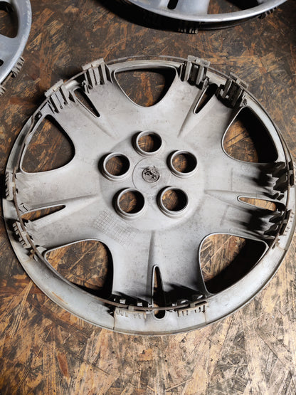 Pölykapselisarja 15" Toyota Avensis 1998-2002, 42602-05061