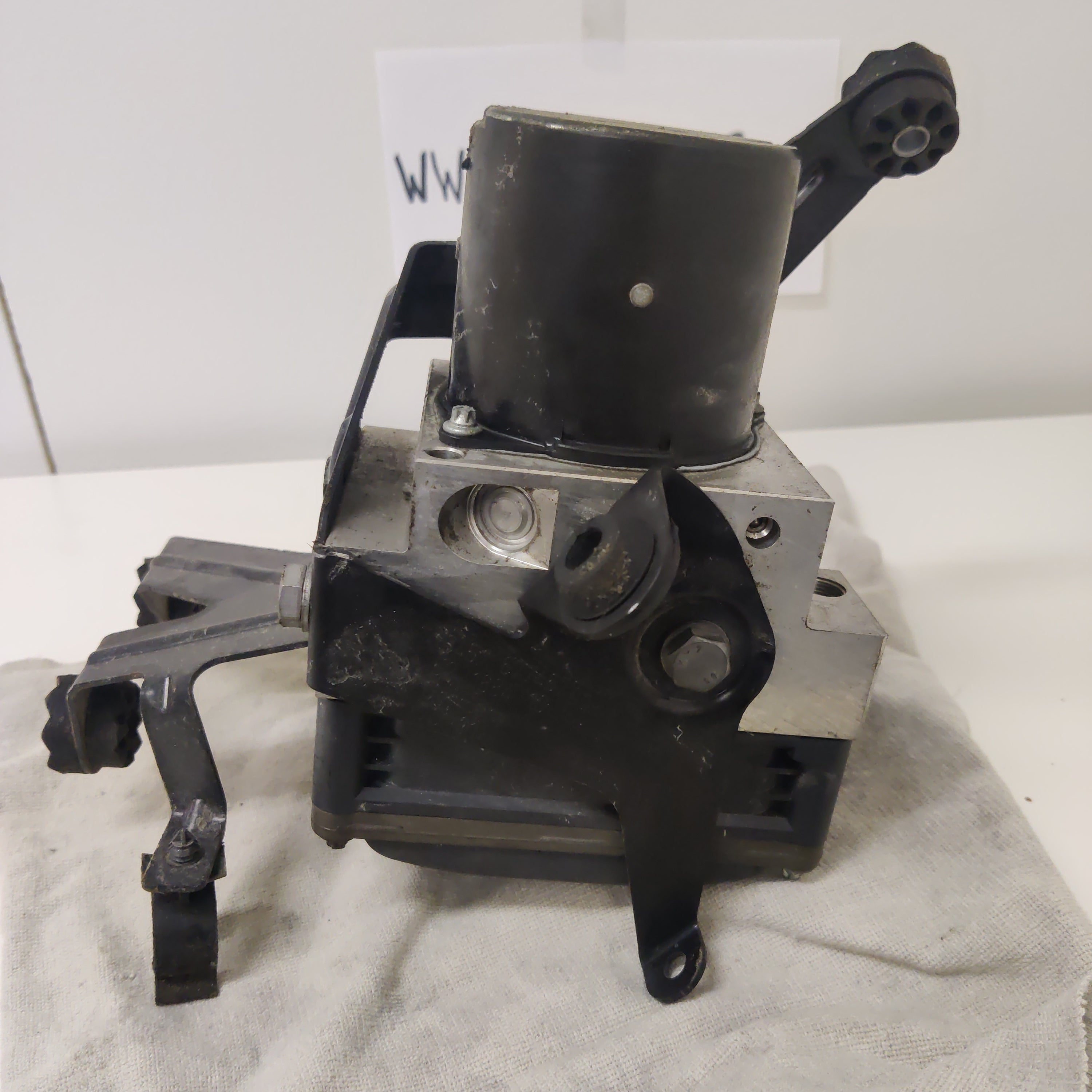 ABS Hydraulikoneisto BMW 5 E61 520D Farmari 2008,  34516783360-02