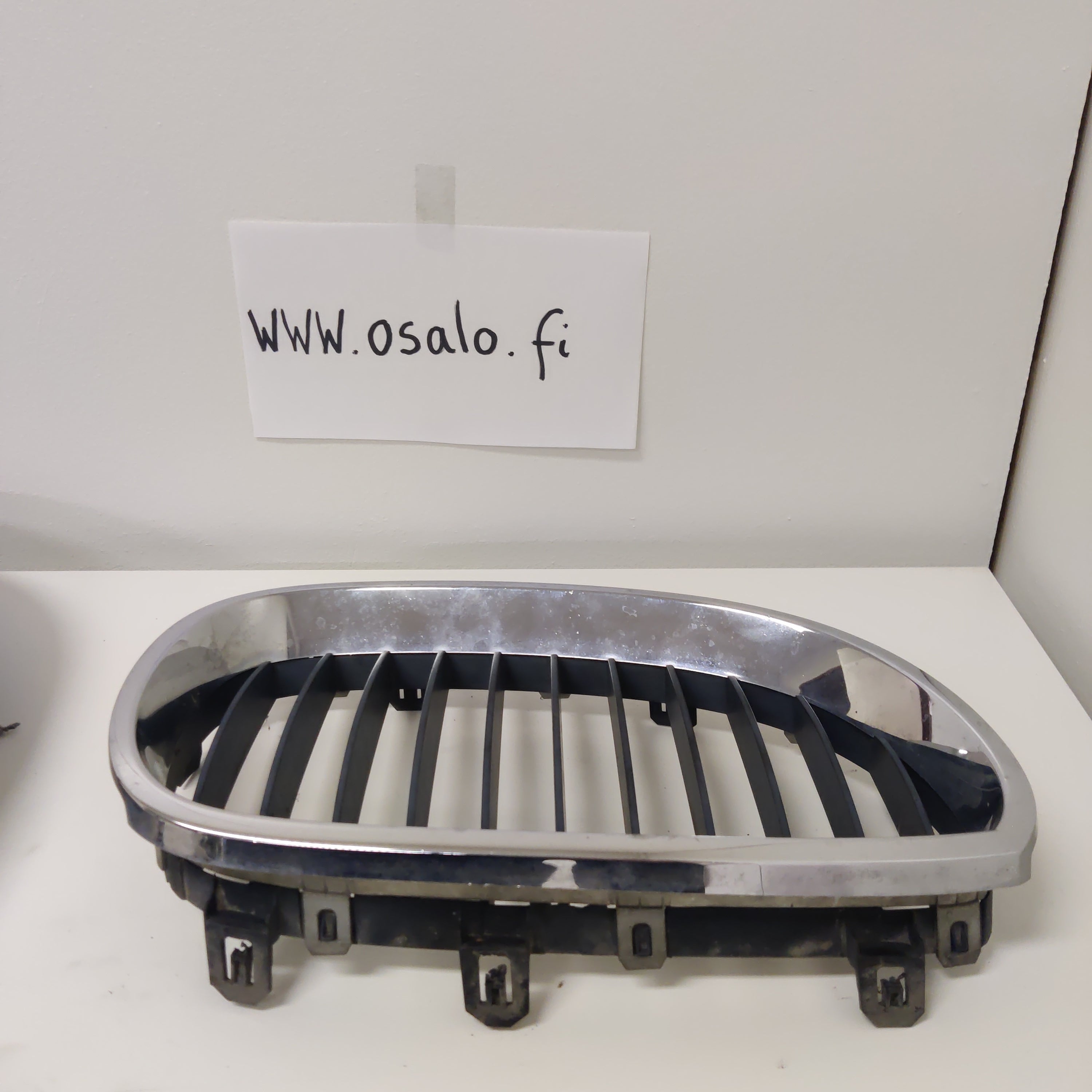 Etusäleikkö oikea BMW 5 E61 520D Farmari 2008