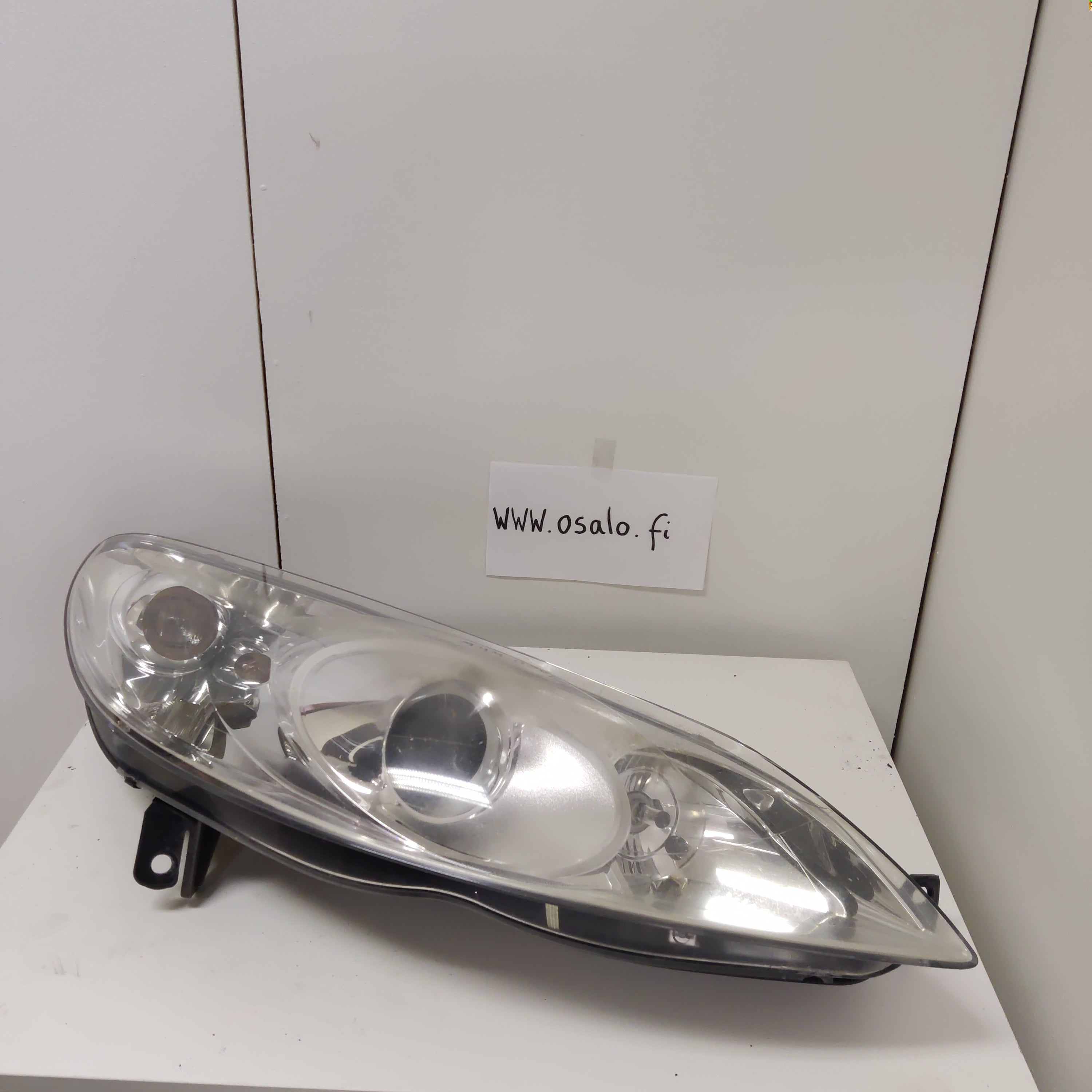 Etu umpio, oikea, Peugeot 5D 407 SW 2.0 Farmari 2005, 0301213202