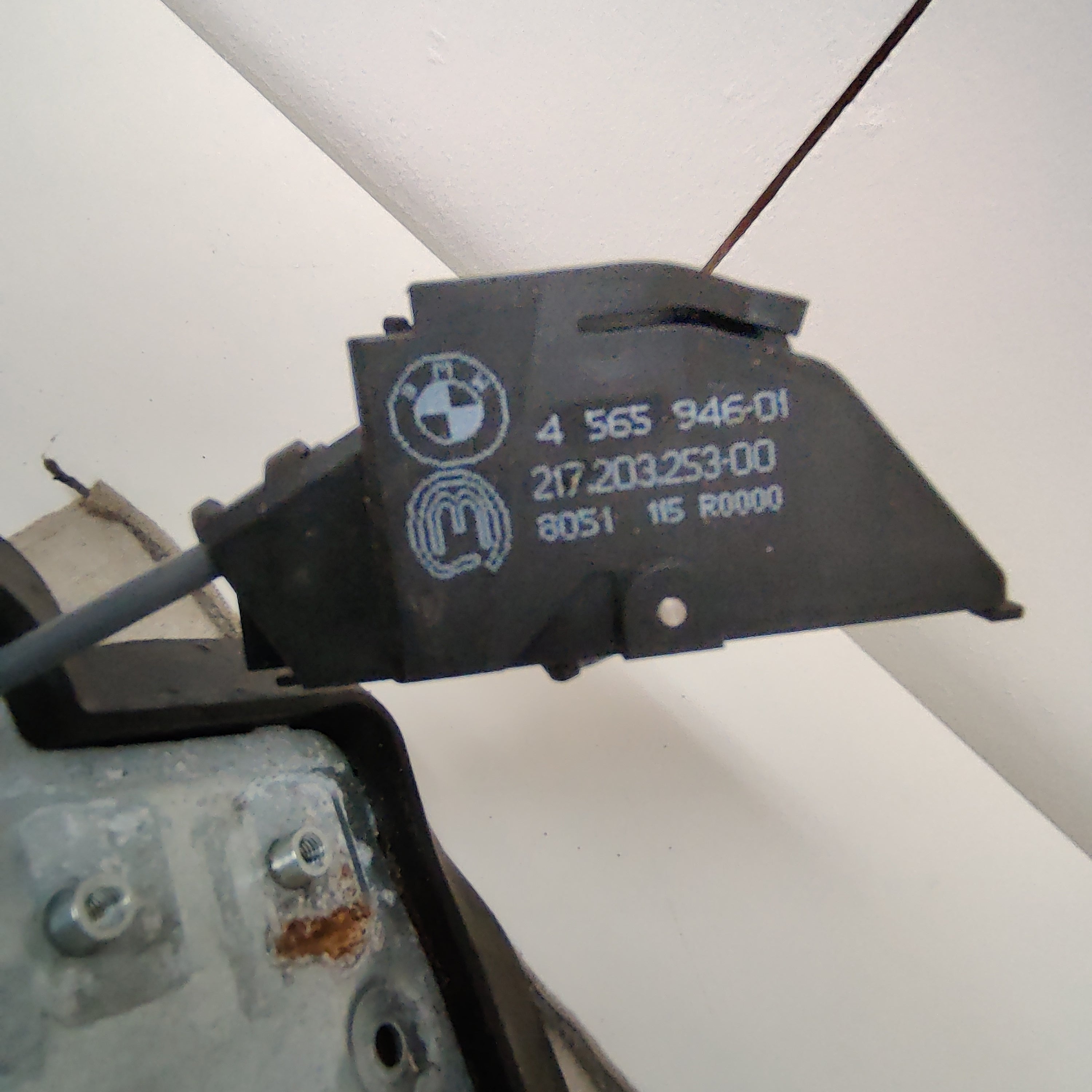 Vaihdekepin mekanismi, BMW 5 E61 520D Farmari 2008, 4565946-01