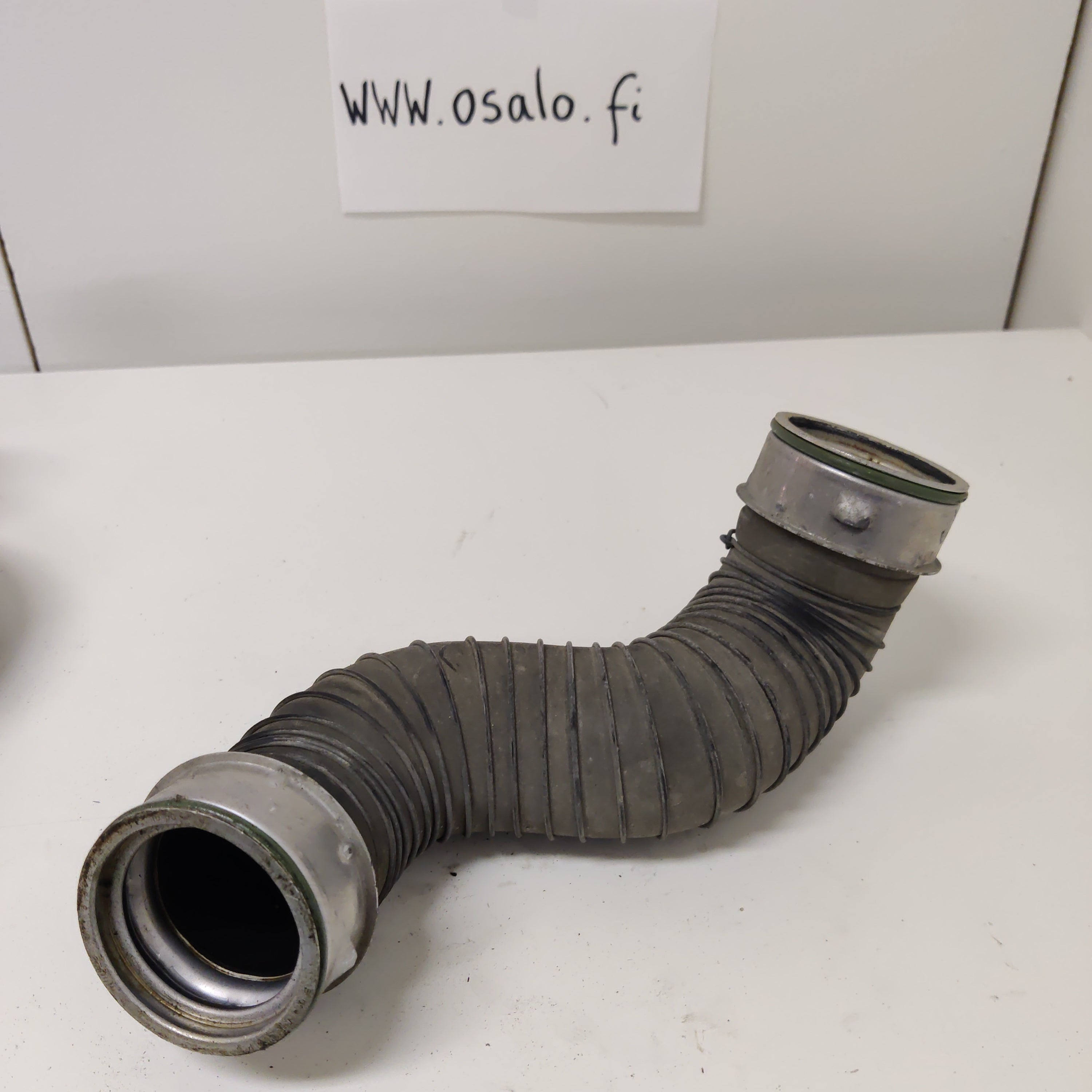 Välijäähdyttimen/Intercoolerin putki MB C-CLASS W203 2000, A2035233862, ZGS00214004