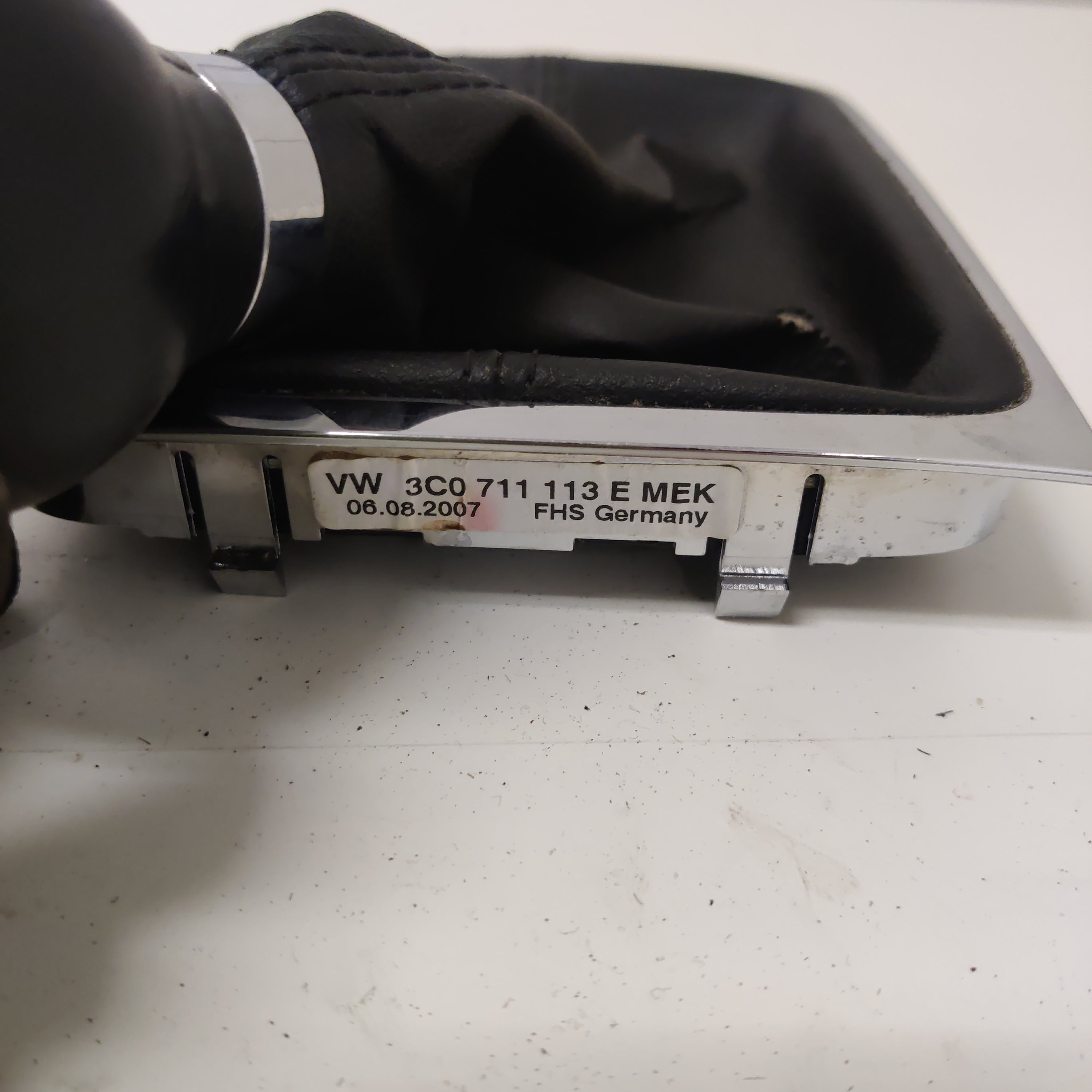 Vaihdekepin verhoilu Vw Passat 2.0 TDI Farmari 2008, 3C0711113