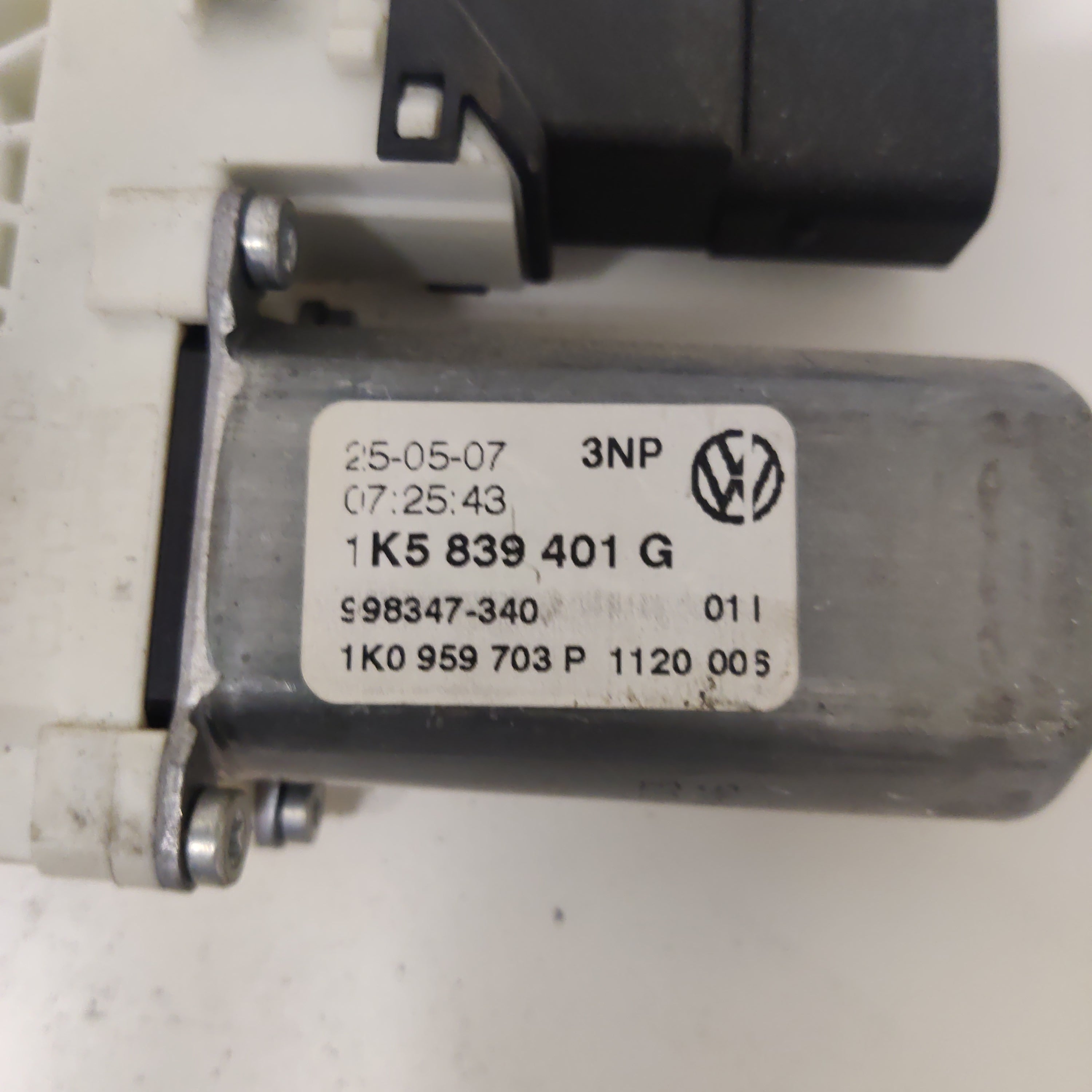 Lasinnostimen moottori, vasen taka, Vw Jetta V (1K2) 77 kW Diesel, 1K5839401G