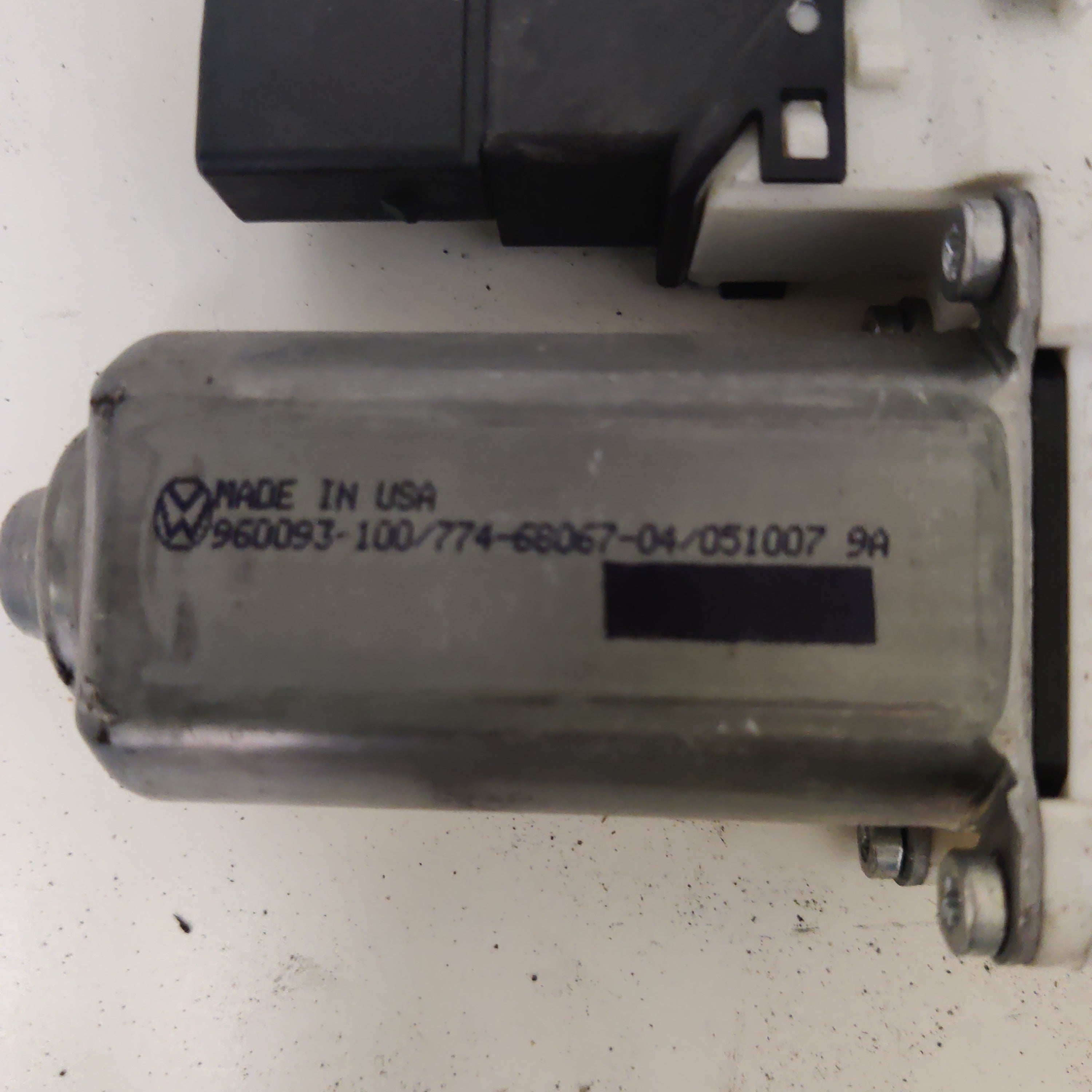 Lasinnostimen moottori, vasen taka, Vw Jetta V (1K2) 77 kW Diesel, 1K5839401G