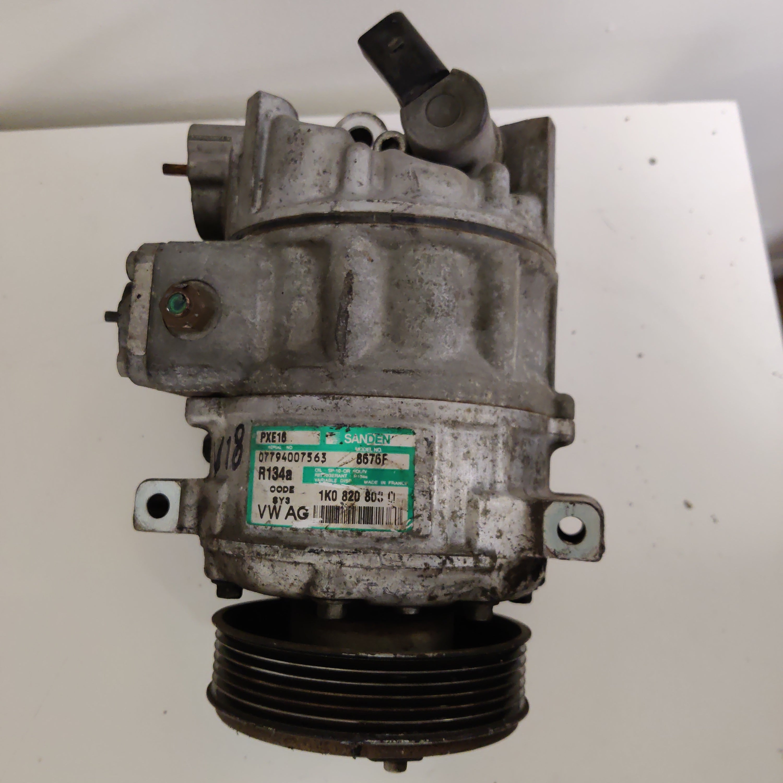 Ilmastointi kompressori, VW Passat Sedan 1.9 2005, 1K0820803Q