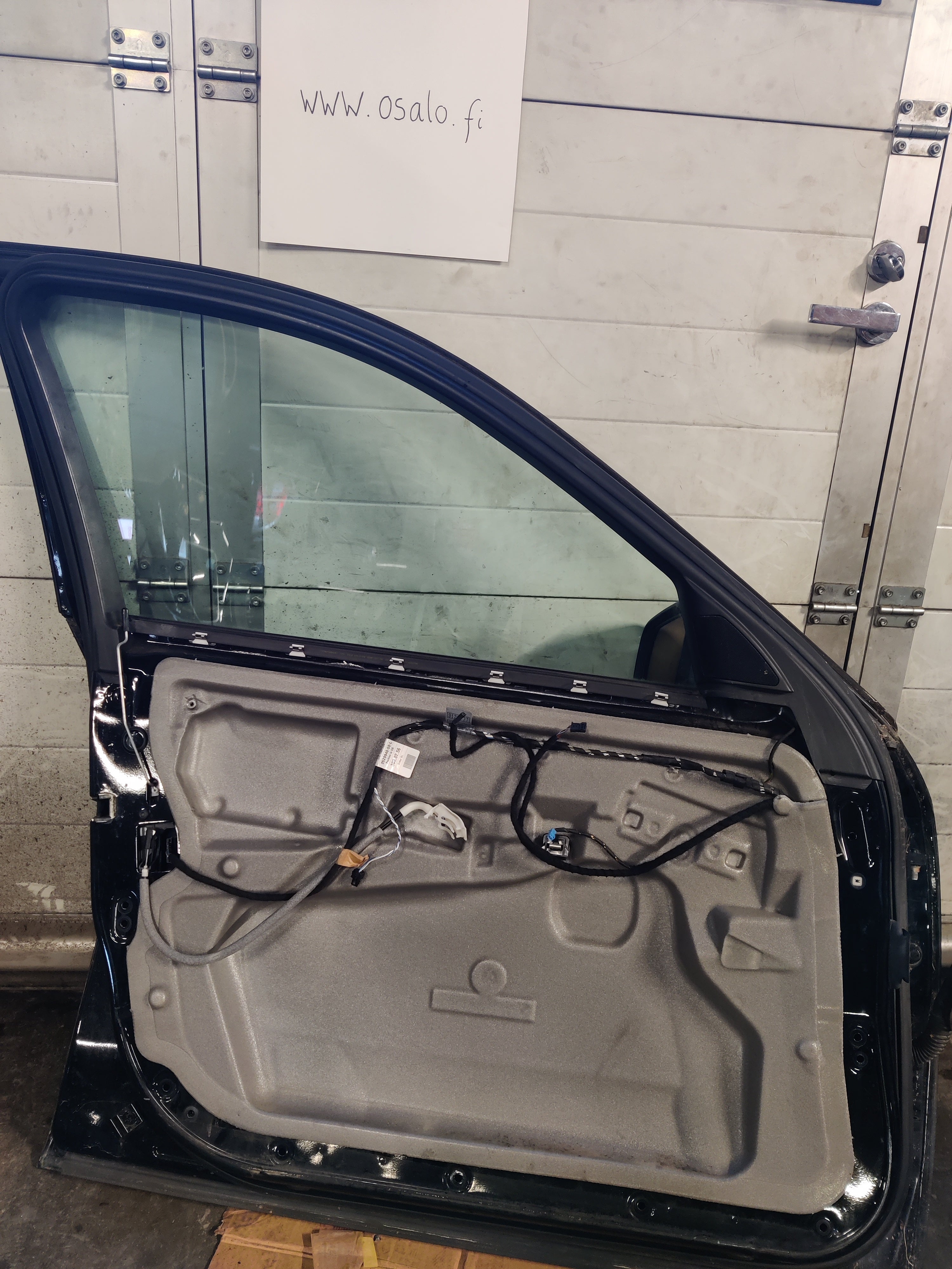 Etuovi, vasen BMW 5 E61 520D Farmari 2008